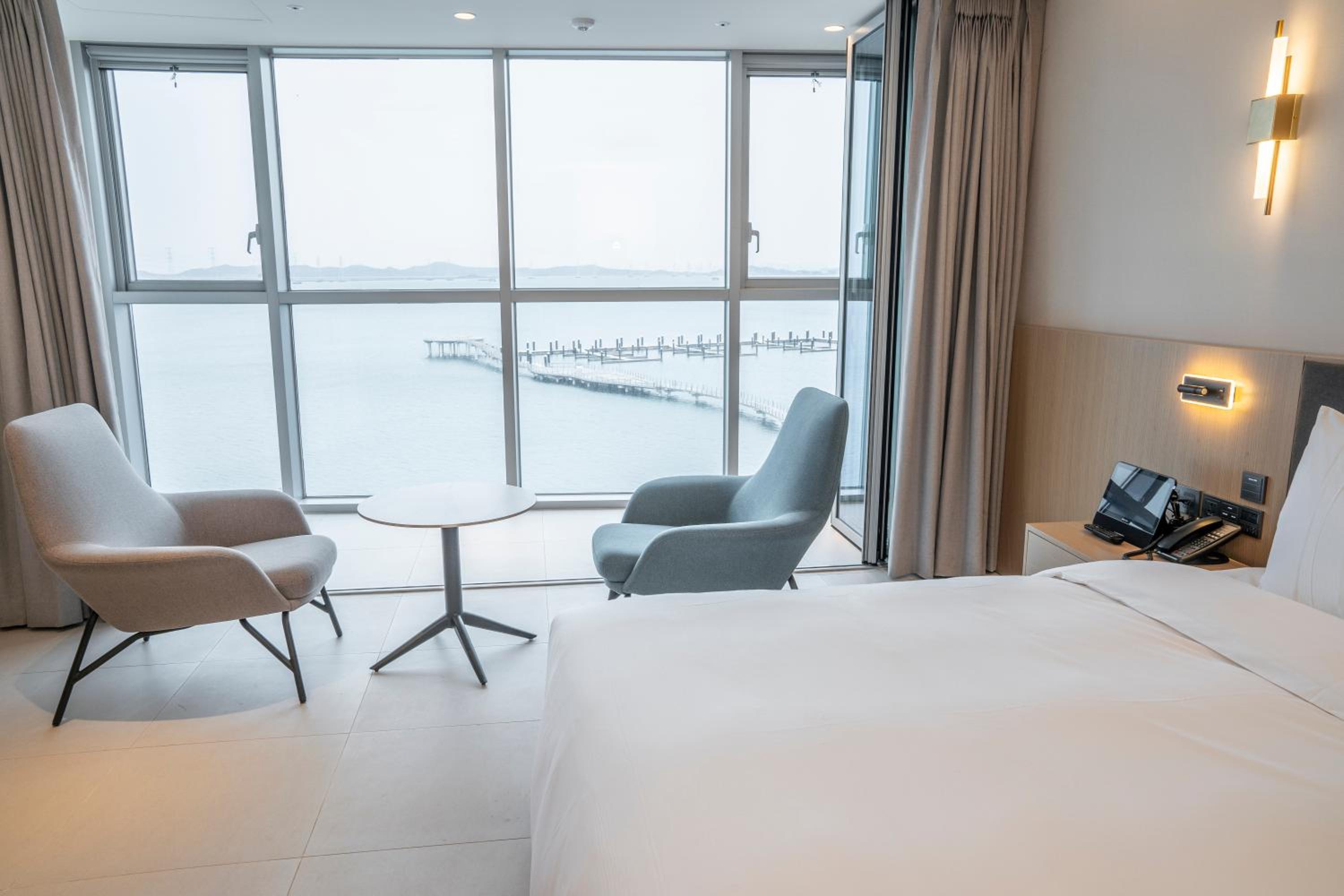 Standard Double Room with Sea View - Photo 2