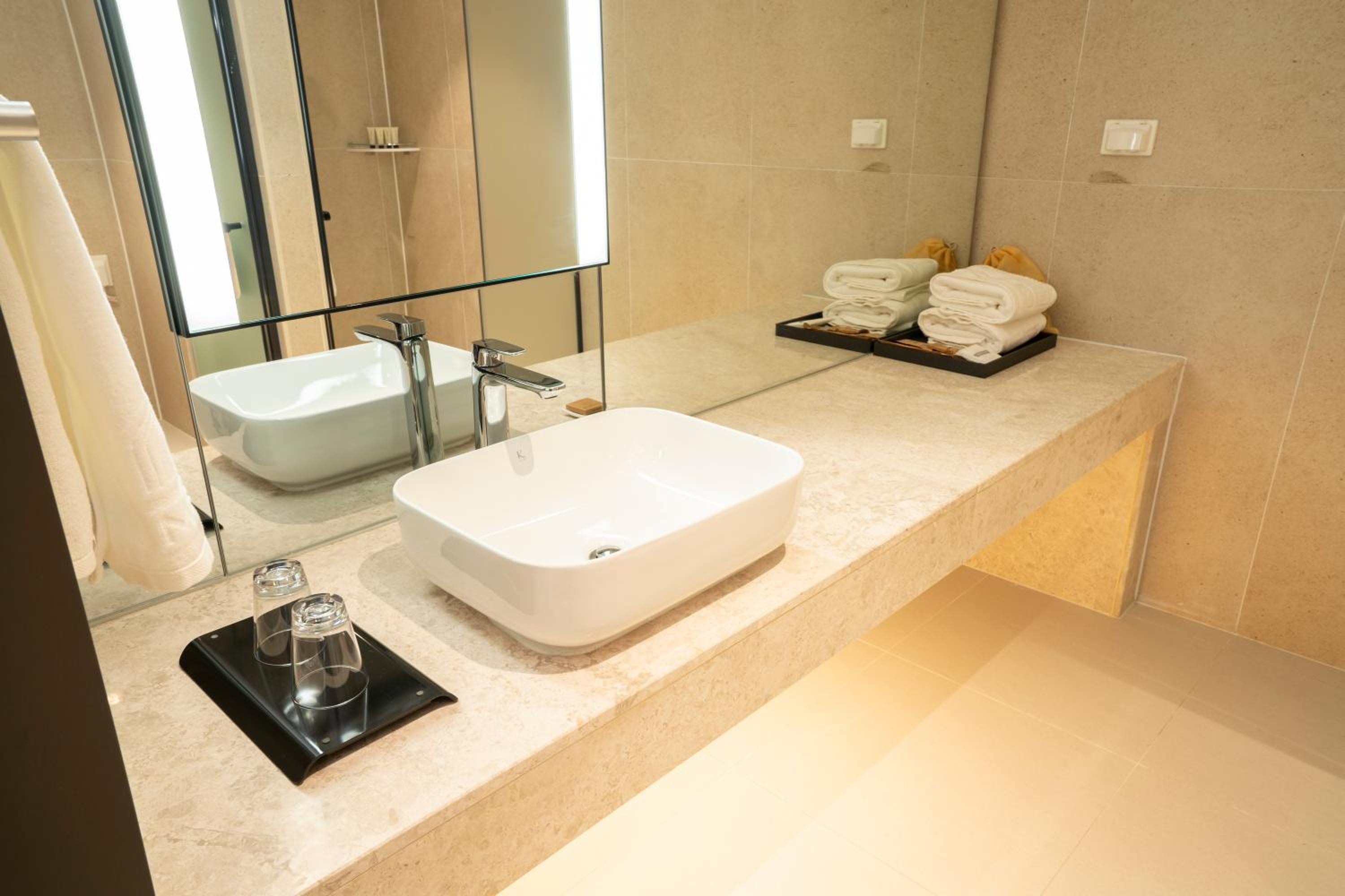 Standard Double Room with Sea View - Photo 3