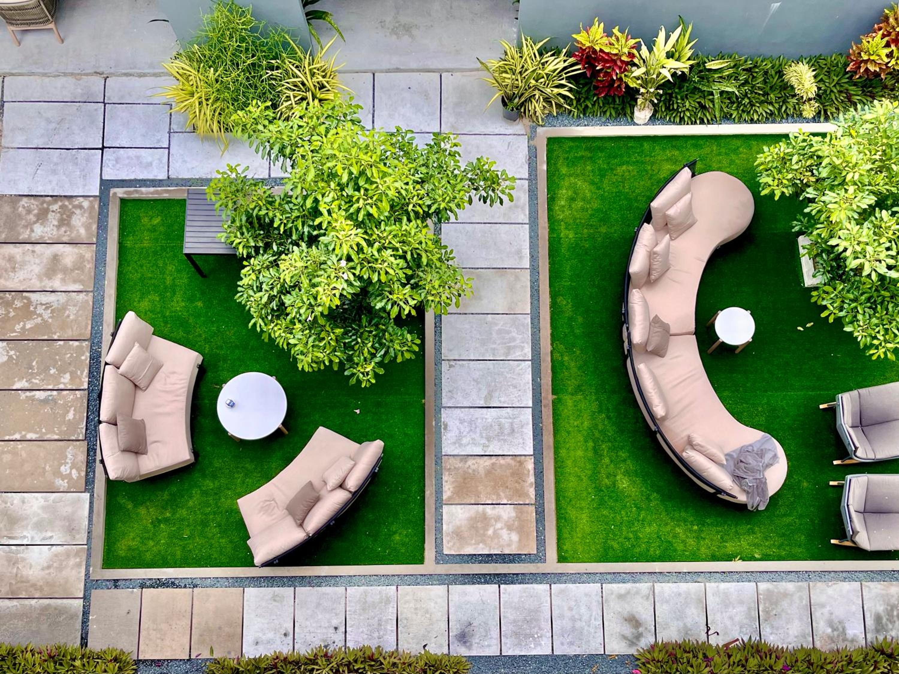 Family Room with Garden View - Photo 2