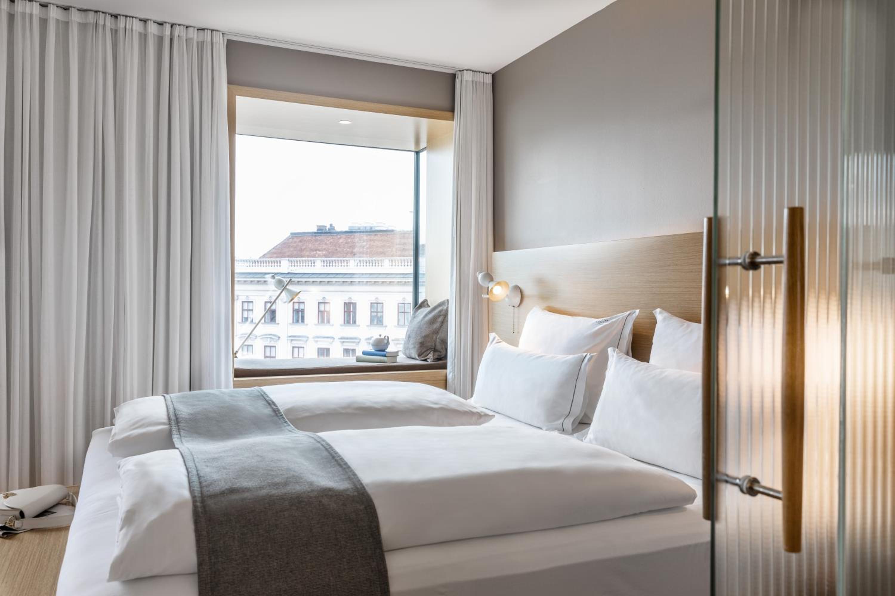 Deluxe Plus Double Room thumbnail 6