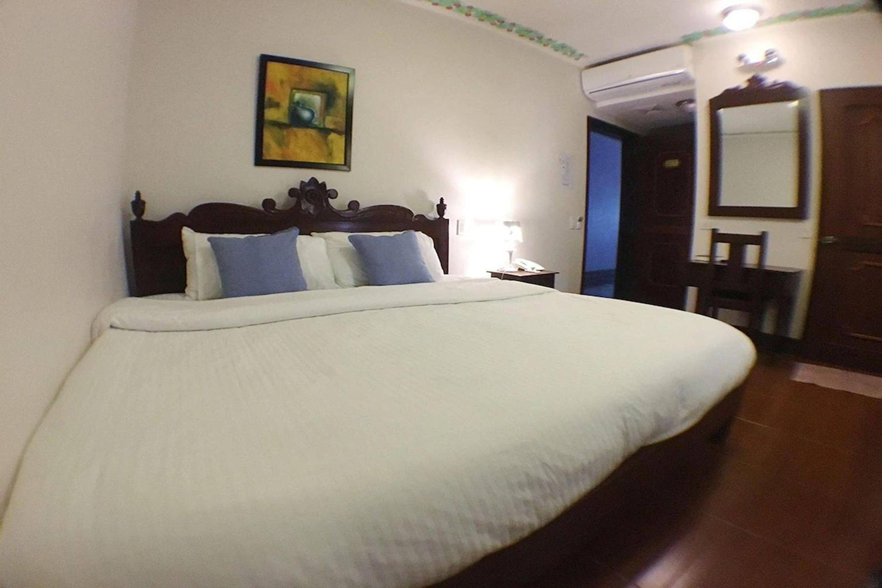 Deluxe Room - Photo 4