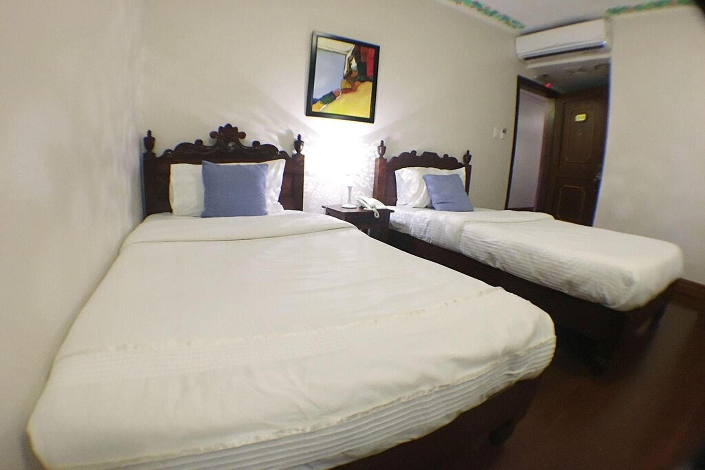 Standard Twin Room - Photo 4