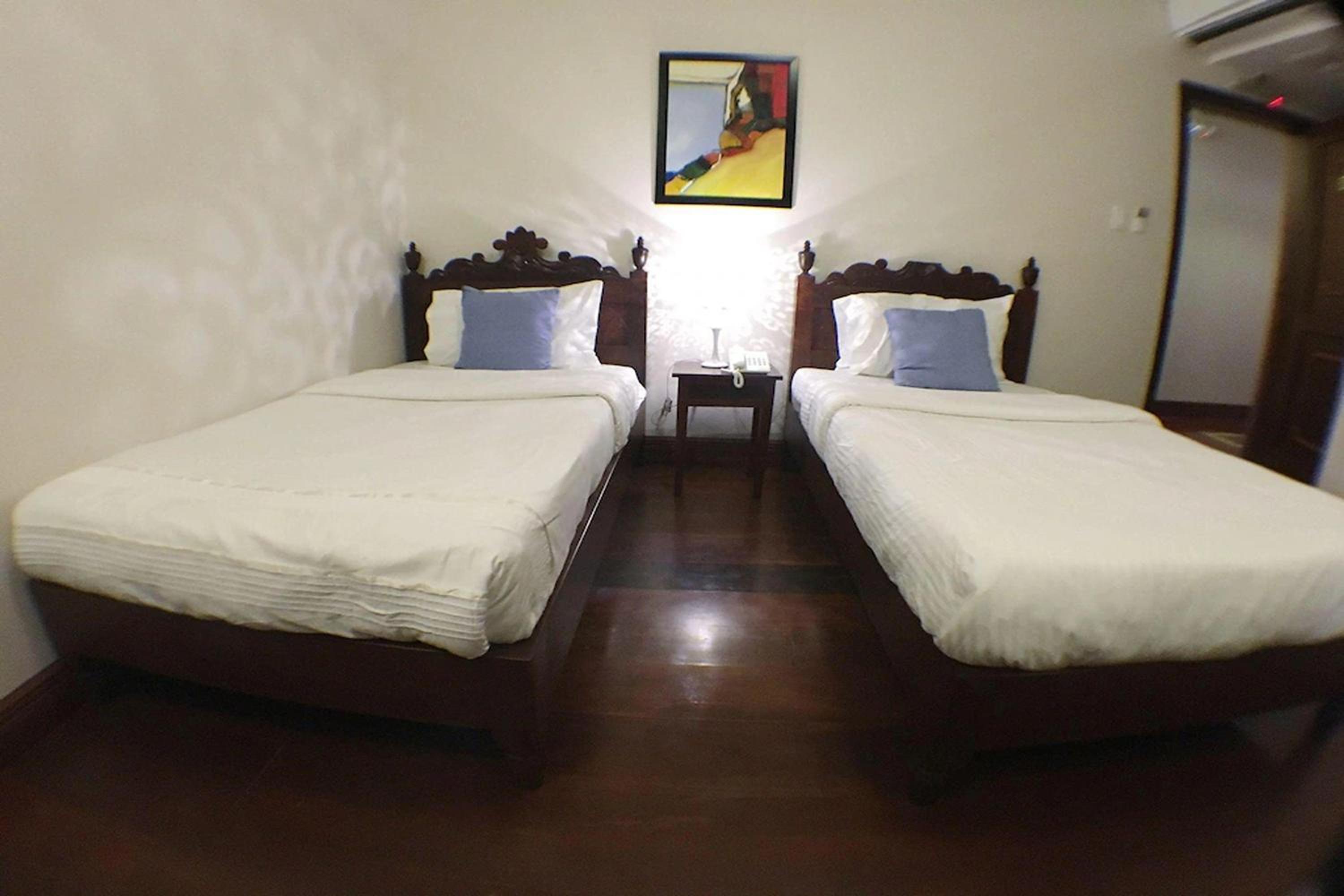 Standard Twin Room - Photo 5