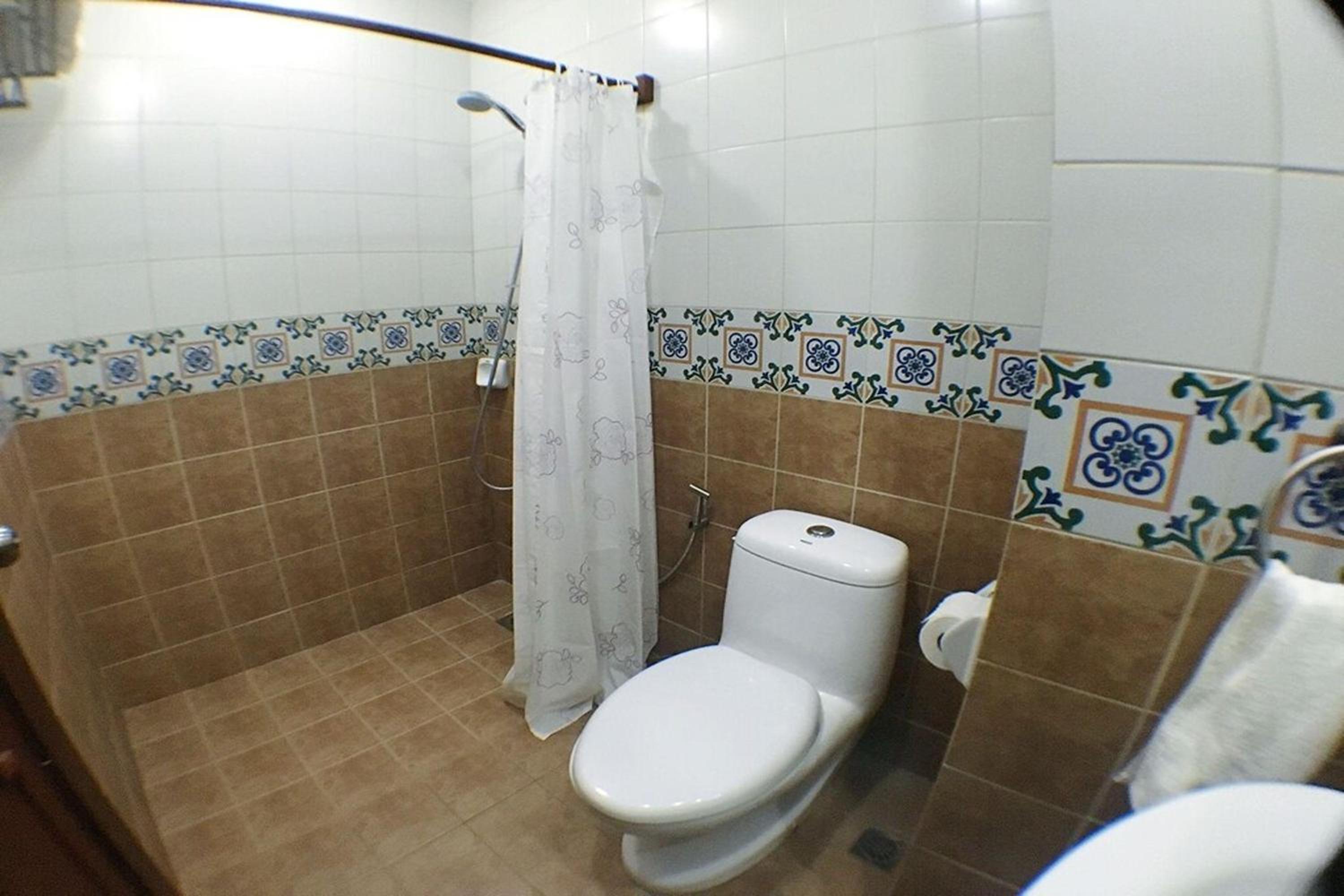 Standard Twin Room - Photo 8