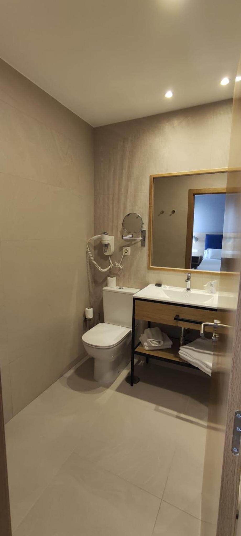 Budget Twin Room photo 3