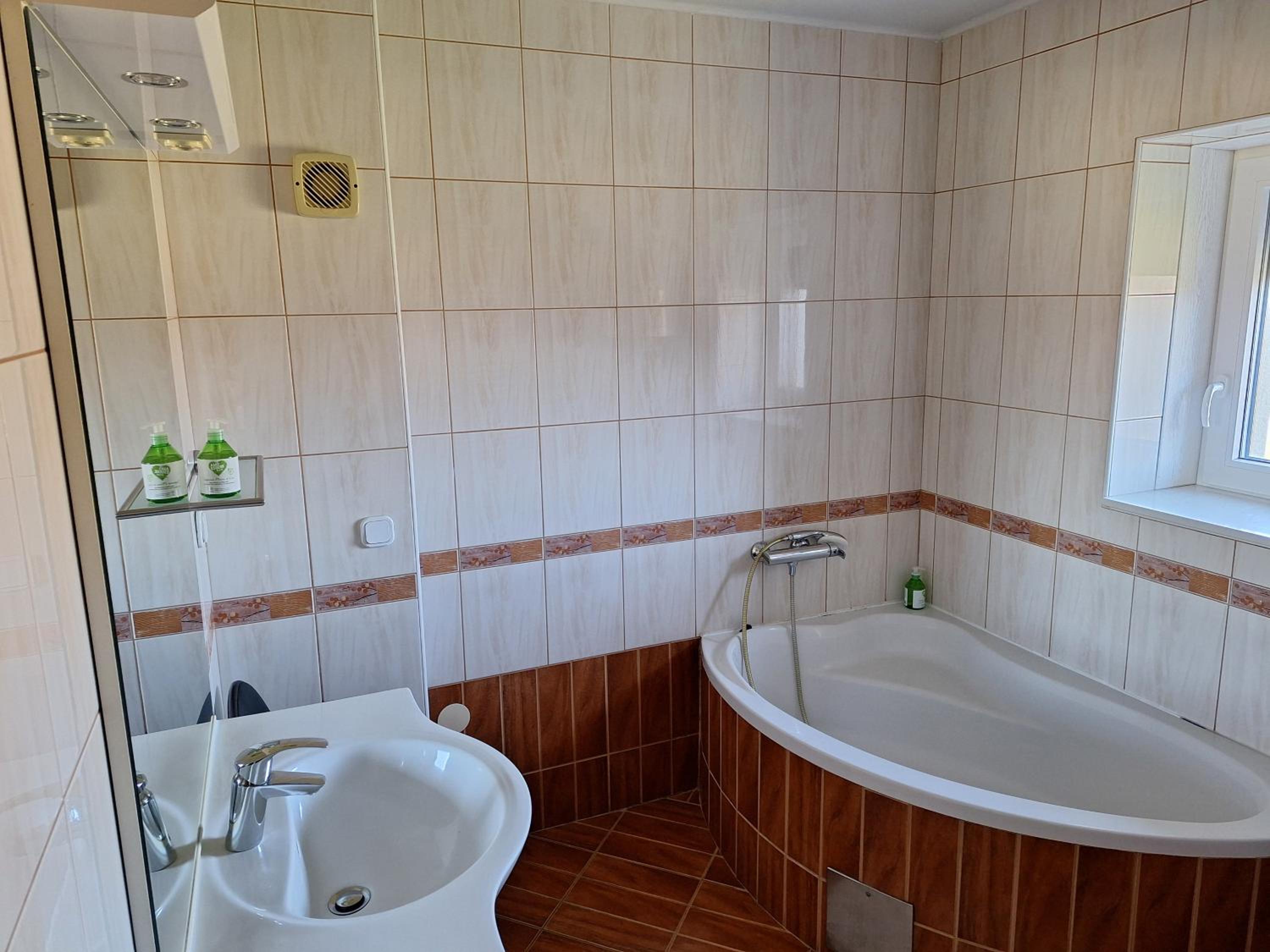 Three-Bedroom Apartment - Photo 6