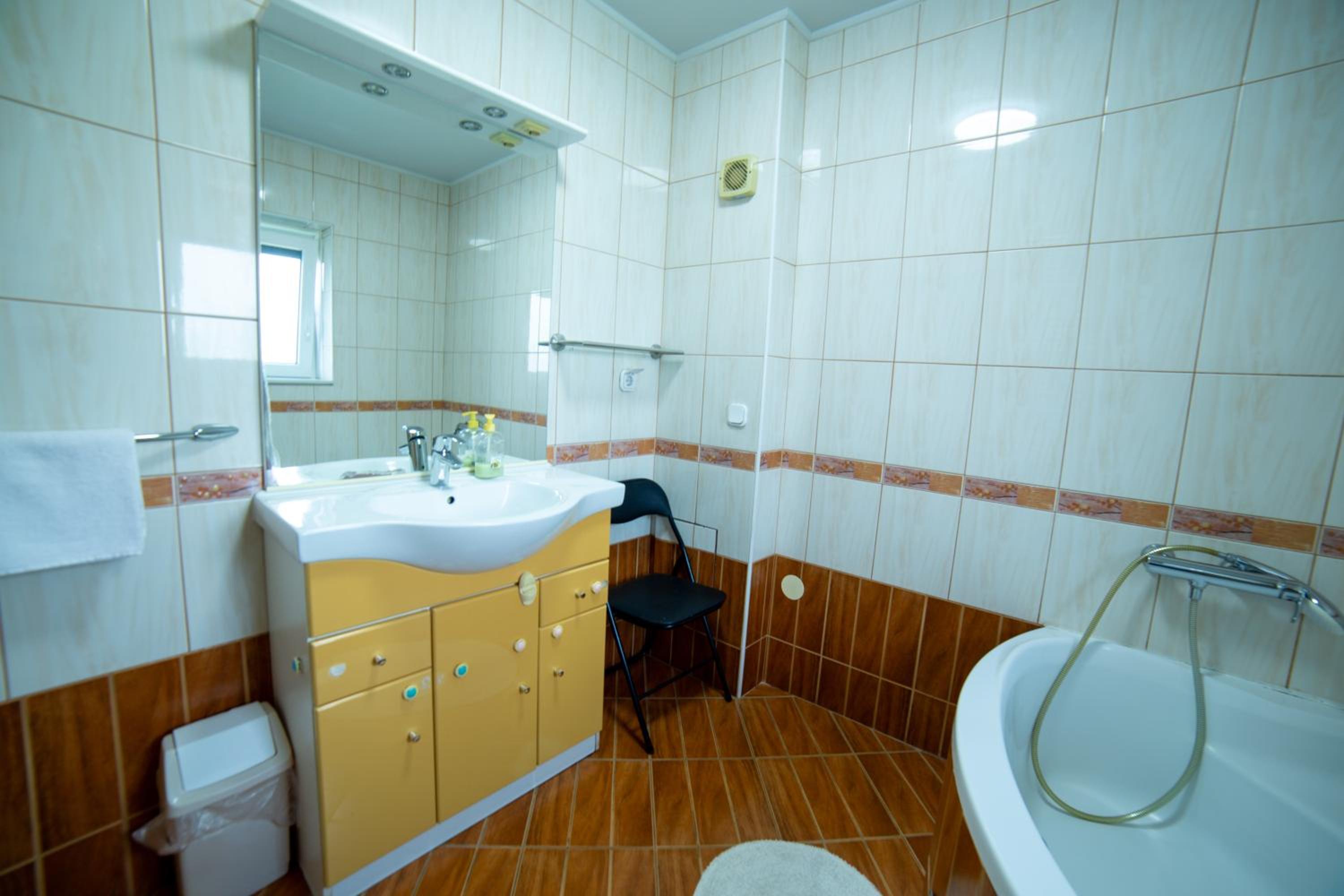 Three-Bedroom Apartment - Photo 9
