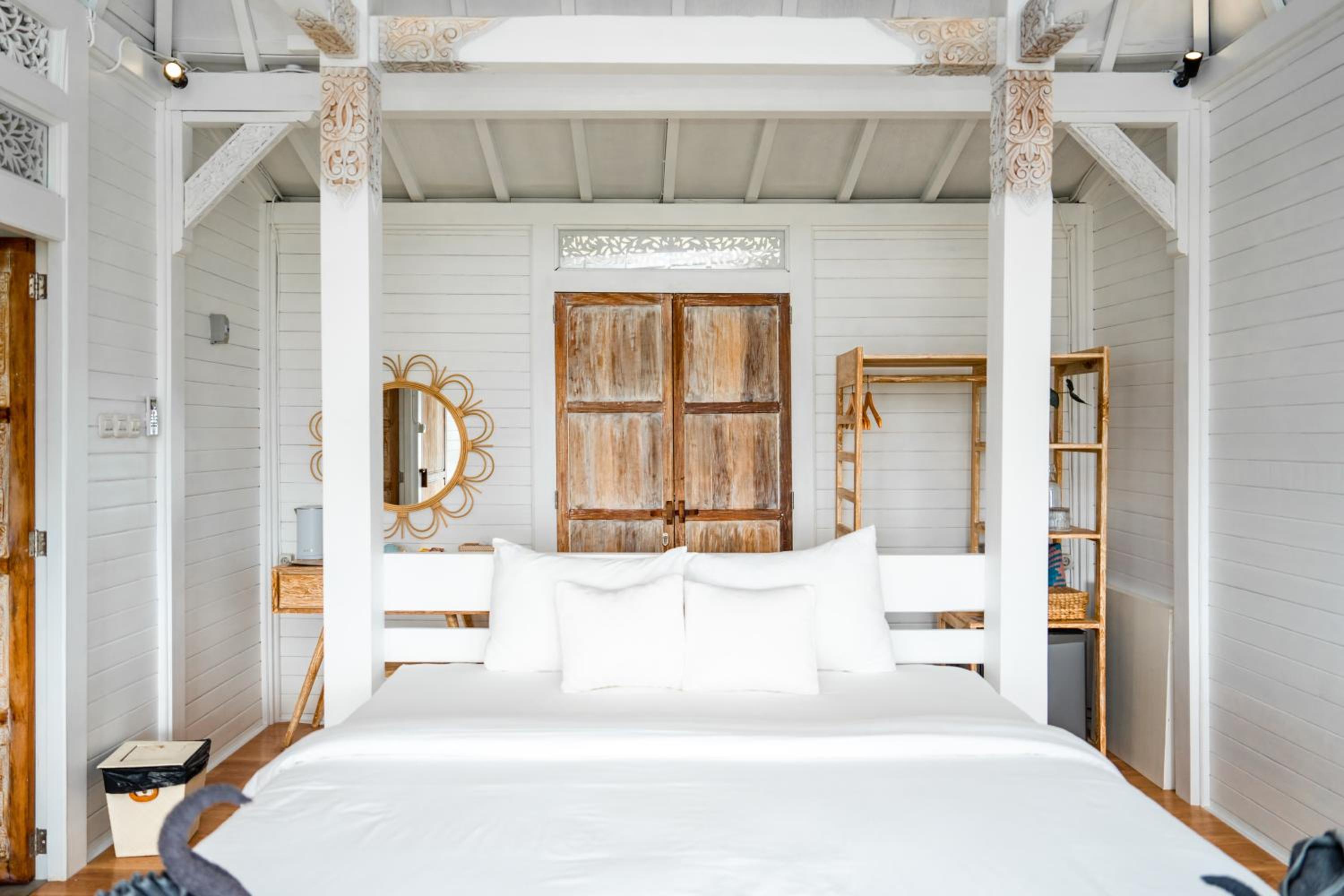 Deluxe Double Room with Side Sea View - Photo 15