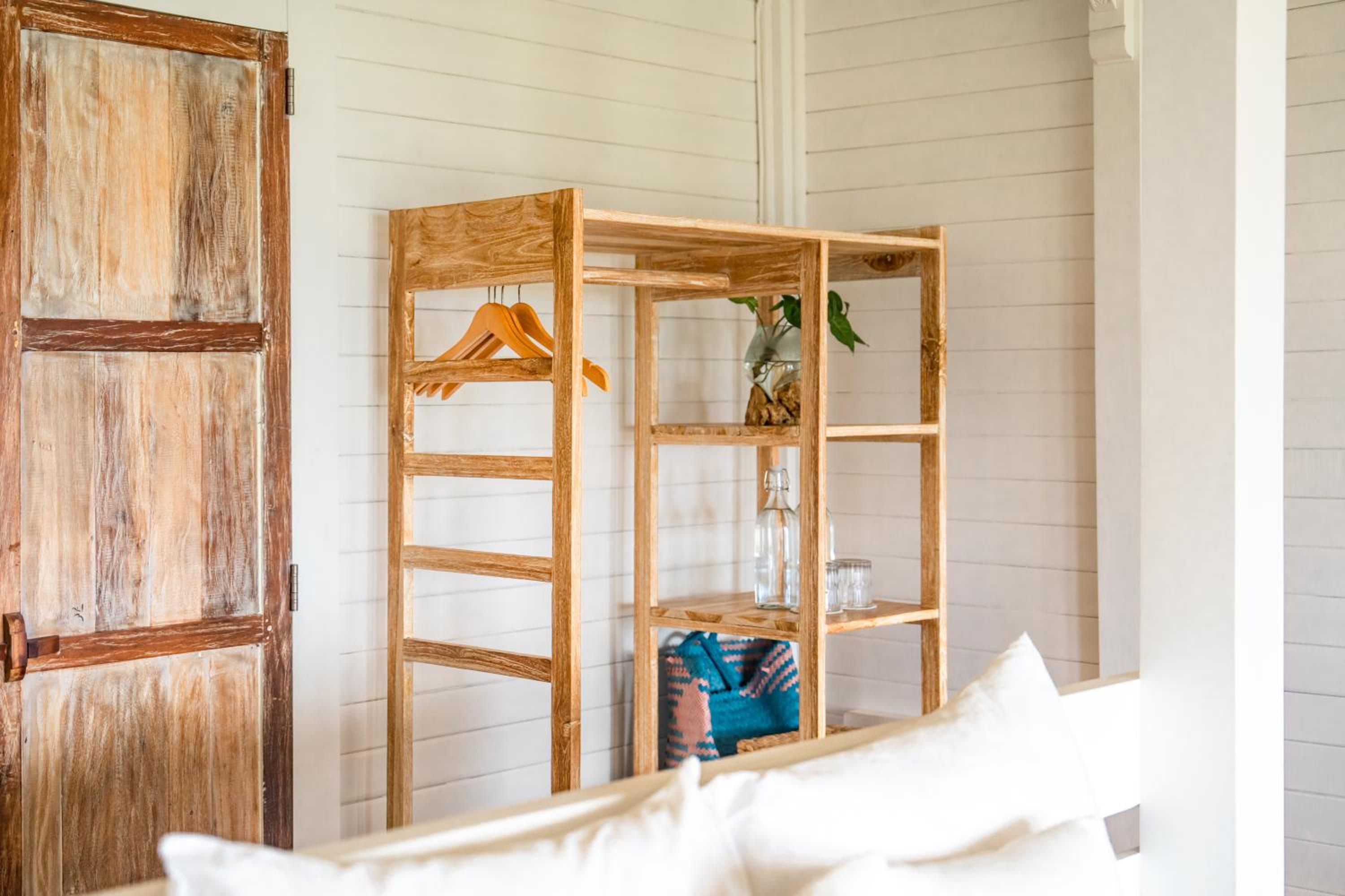 Deluxe Double Room with Side Sea View - Photo 10