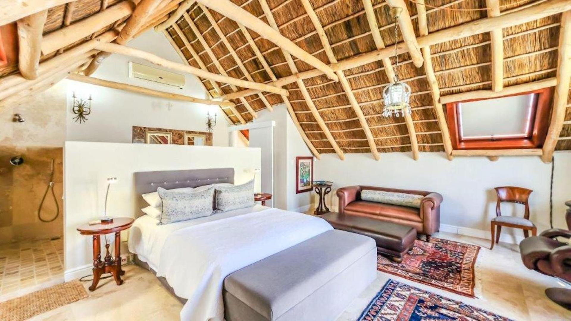 Deluxe Queen Suite