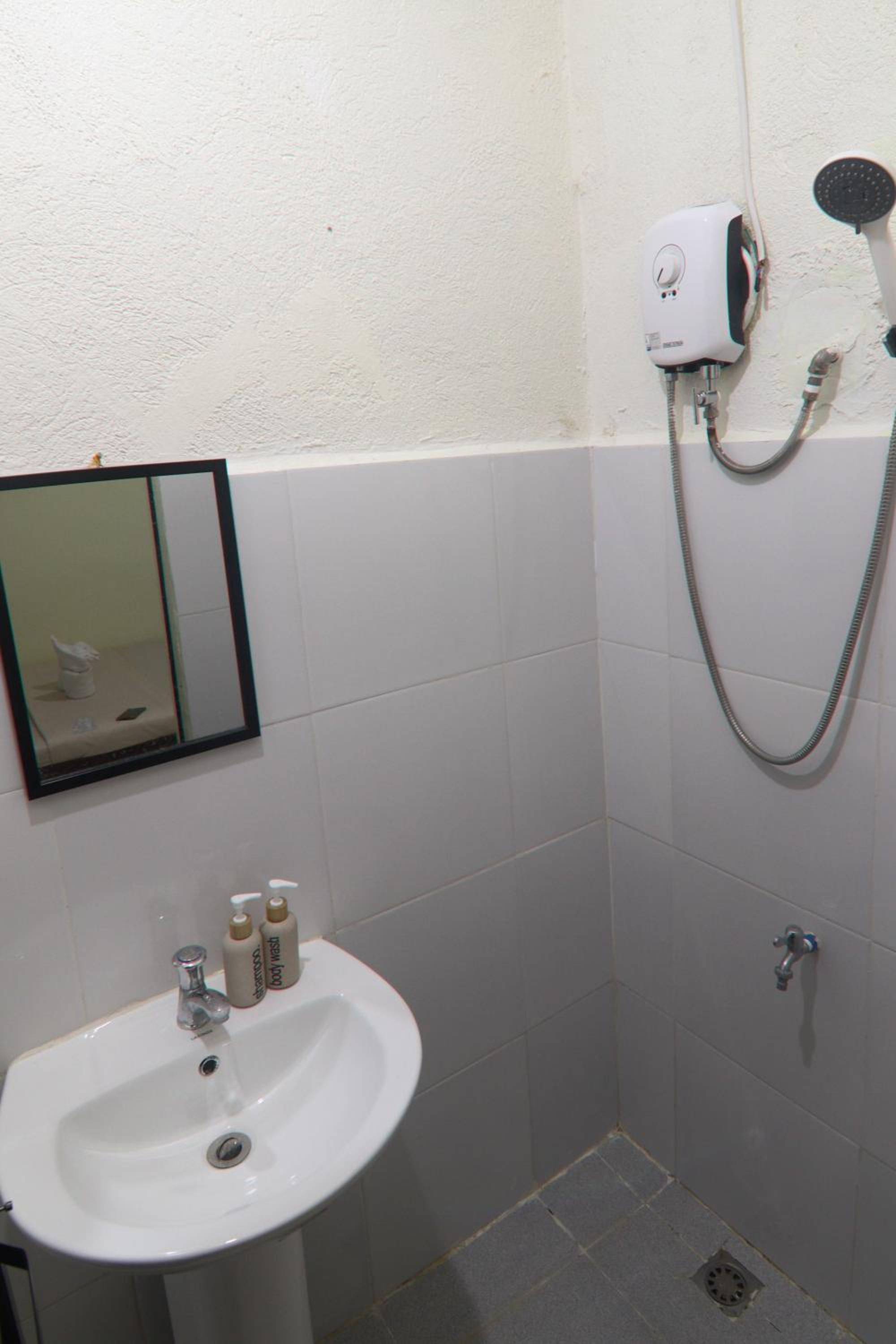 Deluxe Double Room - Photo 13