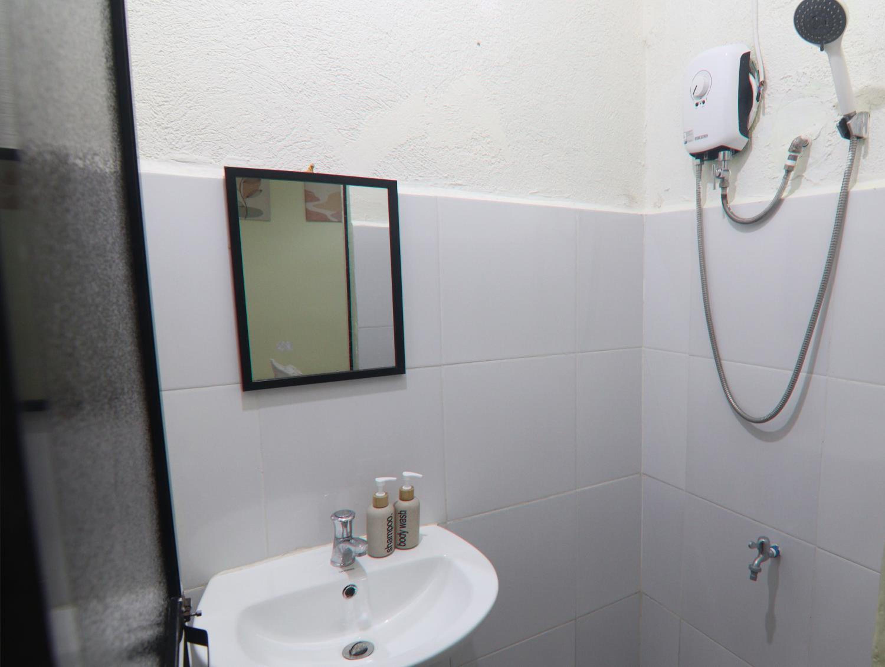 Deluxe Double Room - Photo 12