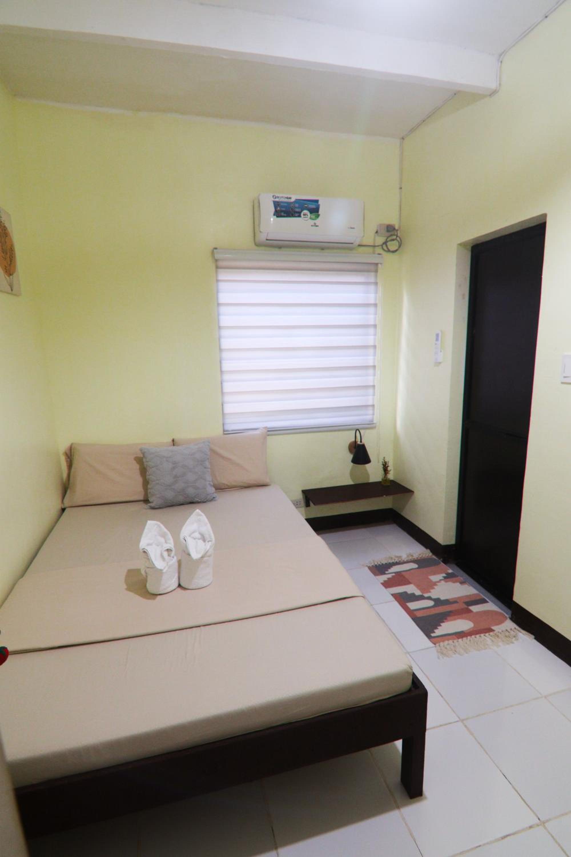 Deluxe Double Room - Photo 11