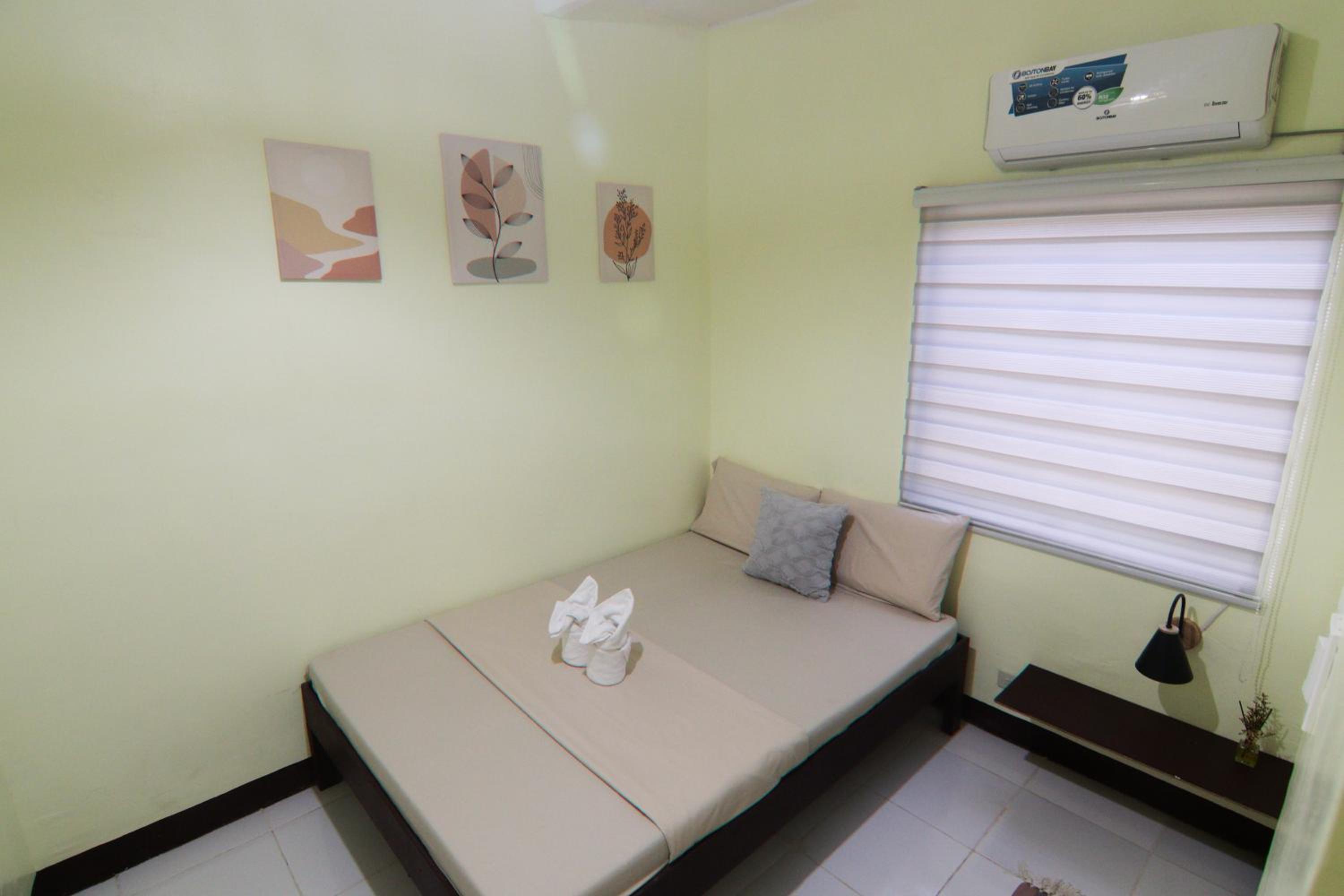 Deluxe Double Room - Photo 9