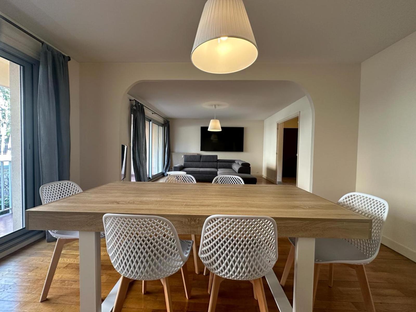 Three-Bedroom Apartment - Photo 7