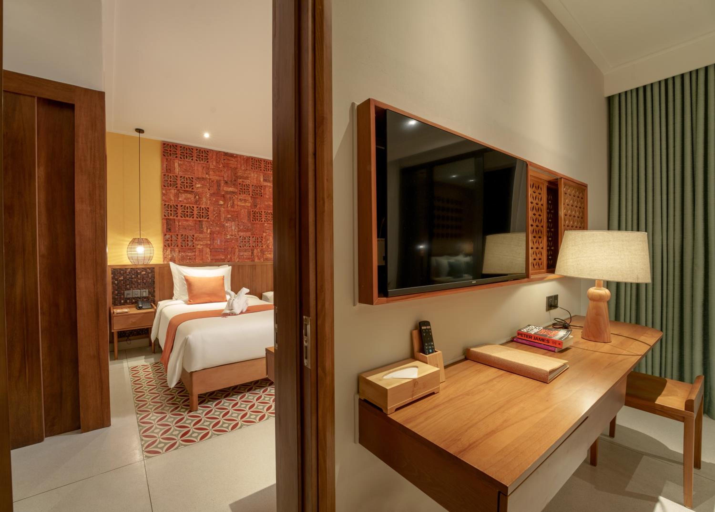 Connecting Room