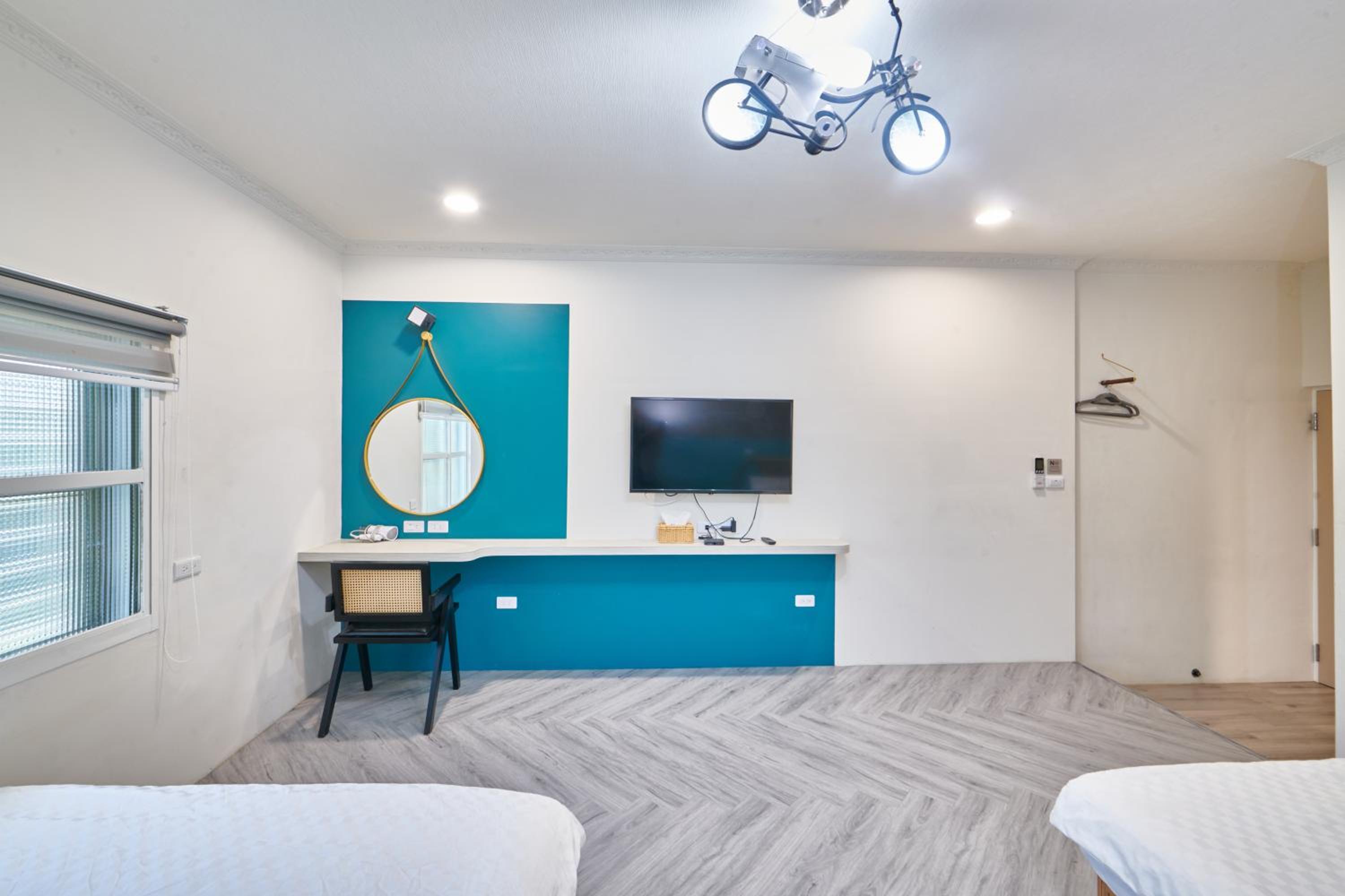 Quadruple Room with Private Bathroom photo 3
