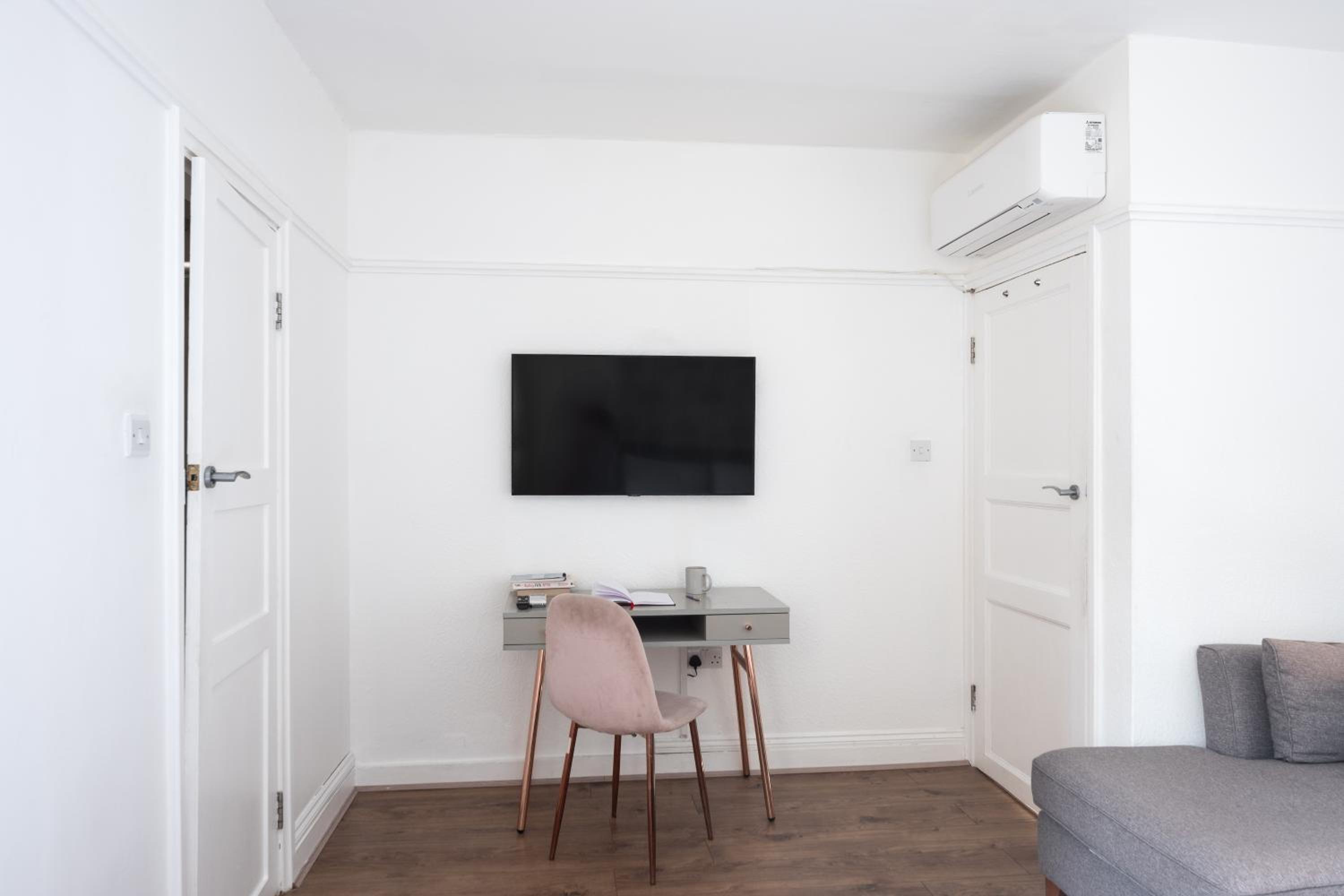 Three-Bedroom Apartment photo 1