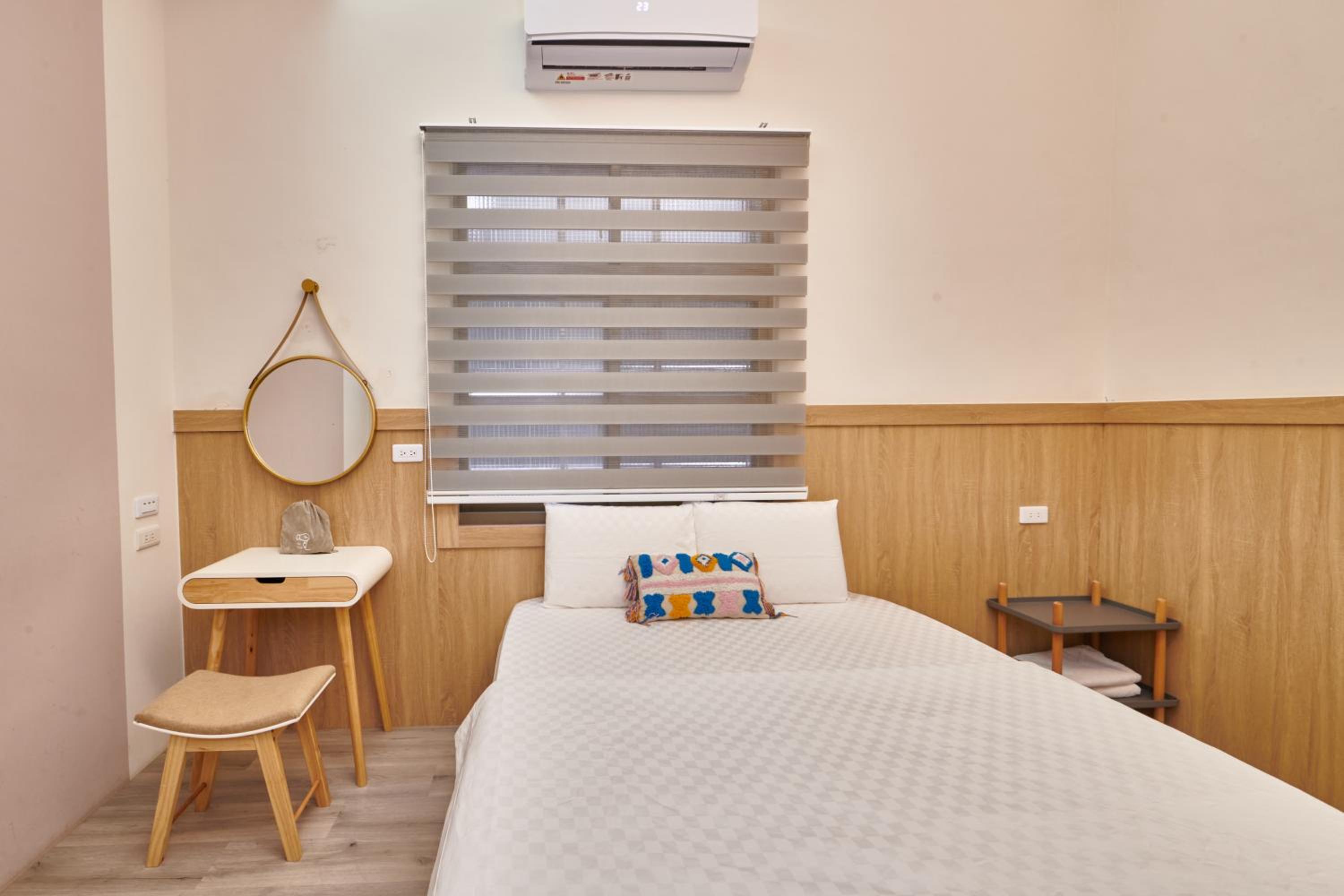 Double Room with Shared Bathroom photo 2