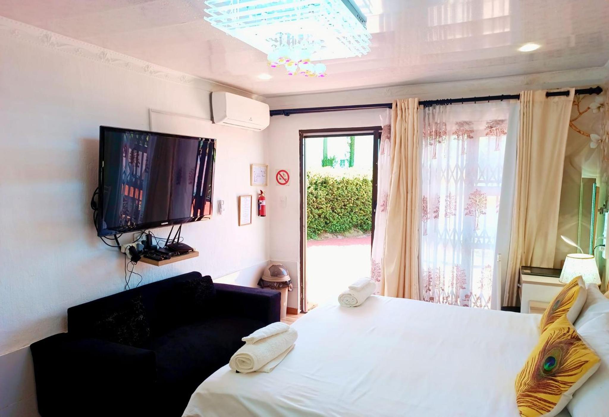 King Suite - Photo 3
