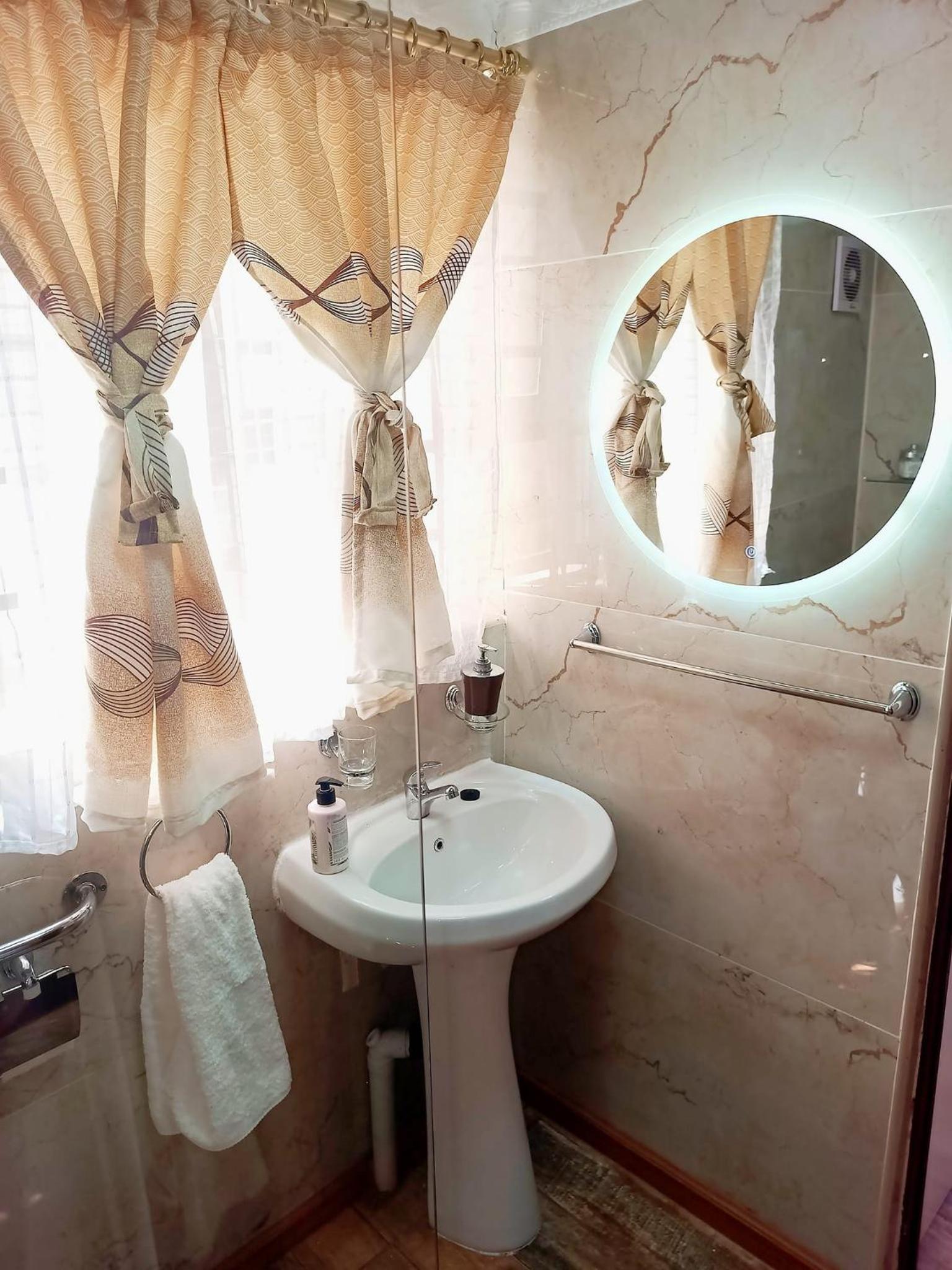 King Suite - Photo 2