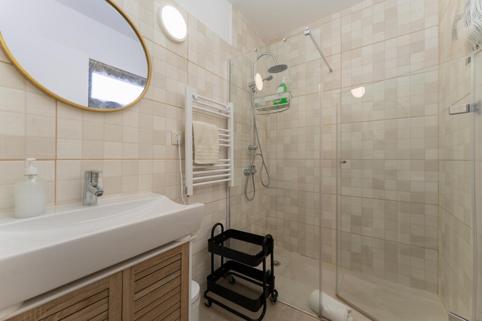 Two-Bedroom House - Photo 8