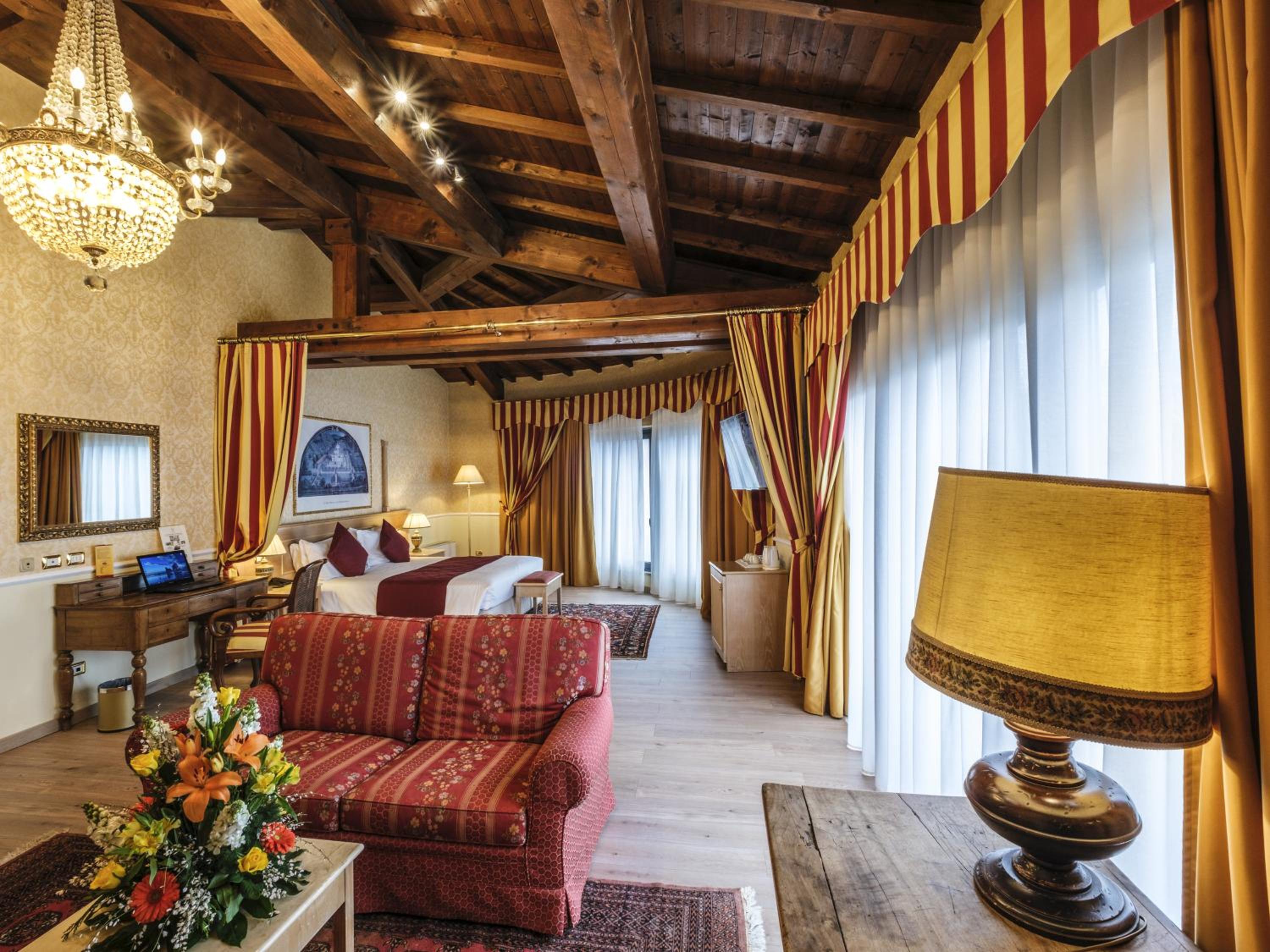 Suite - Photo 7
