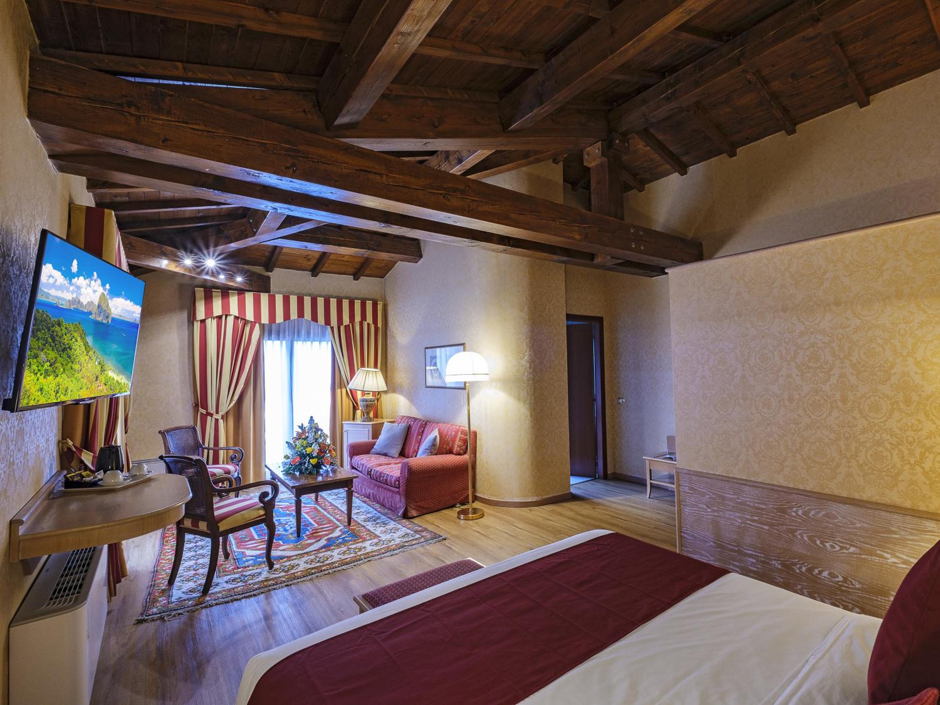 Suite - Photo 8
