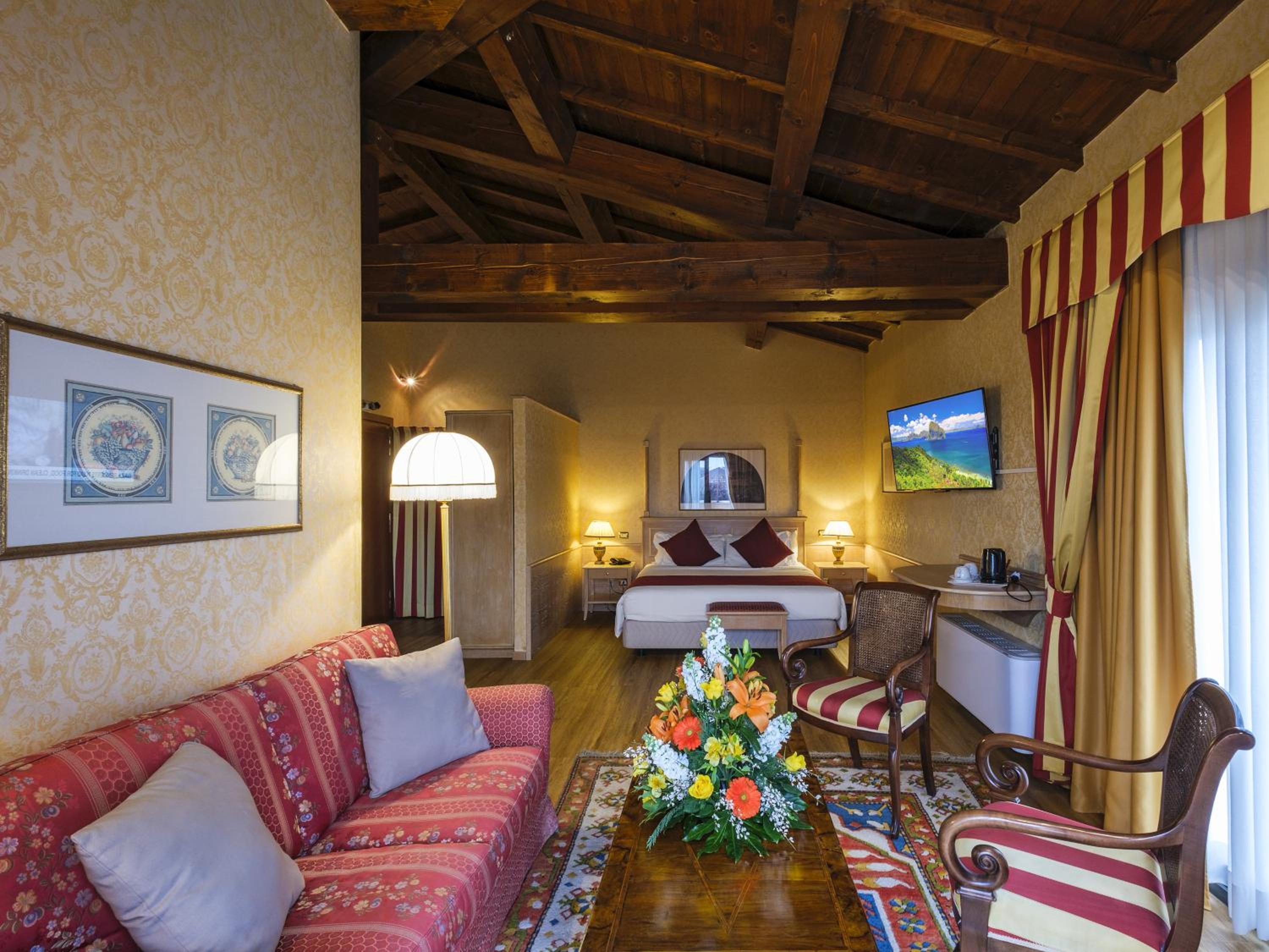 Suite - Photo 3
