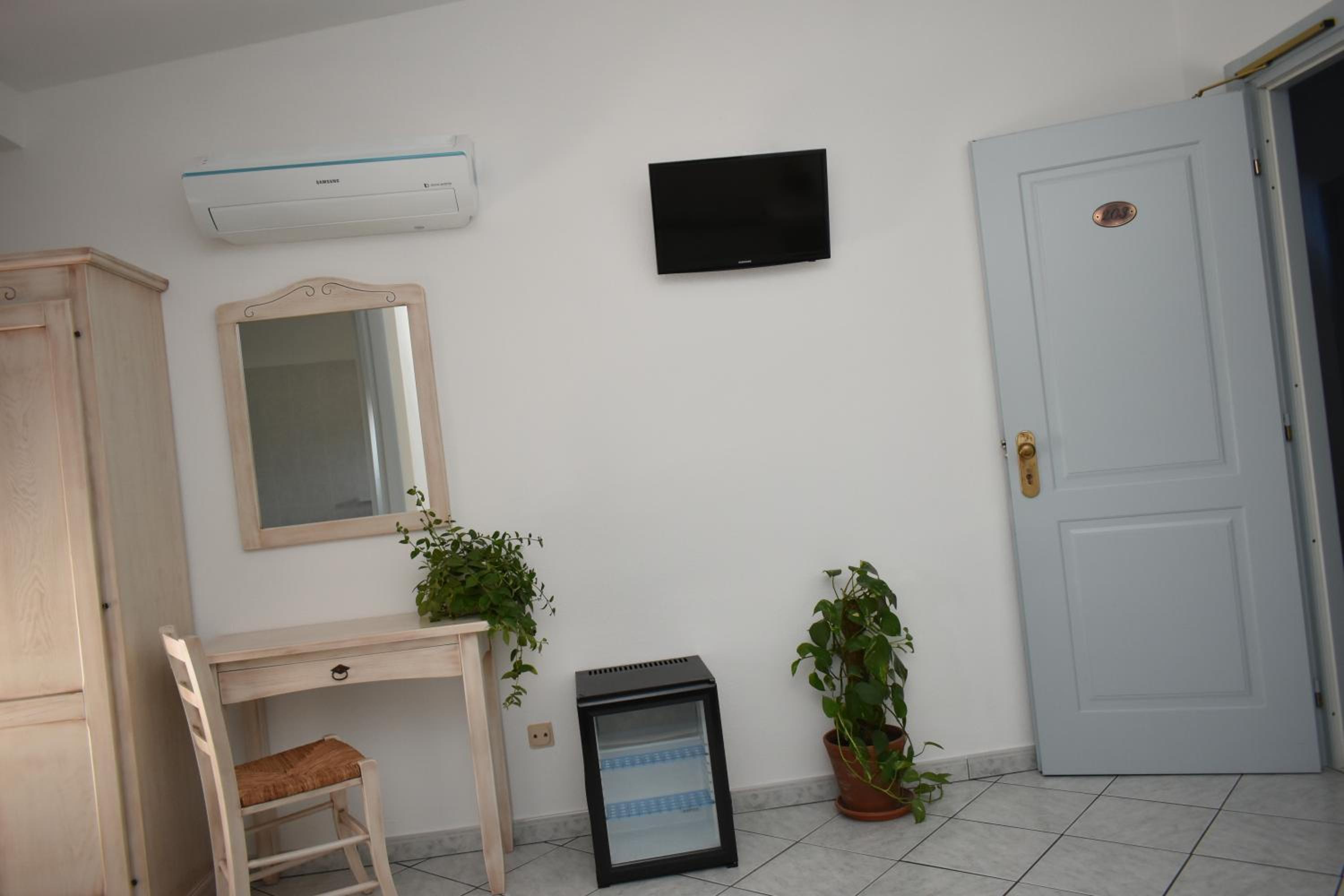 Double Room with Private Bathroom photo 1