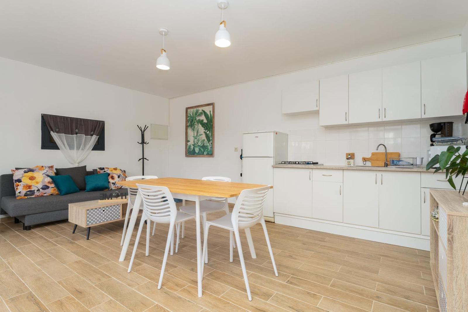 Two-Bedroom House - Photo 10