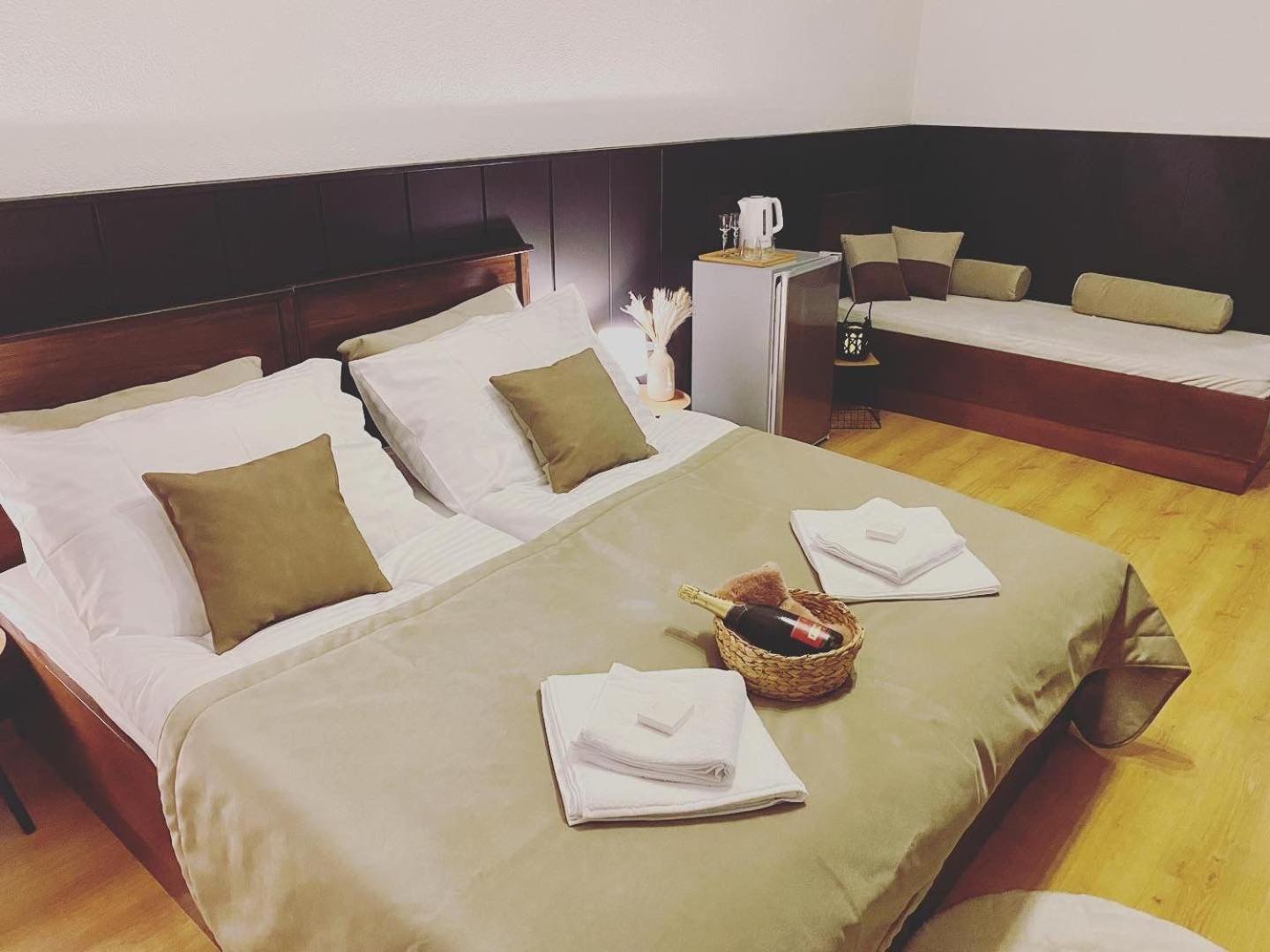 Double Room with Mountain View - Photo 2
