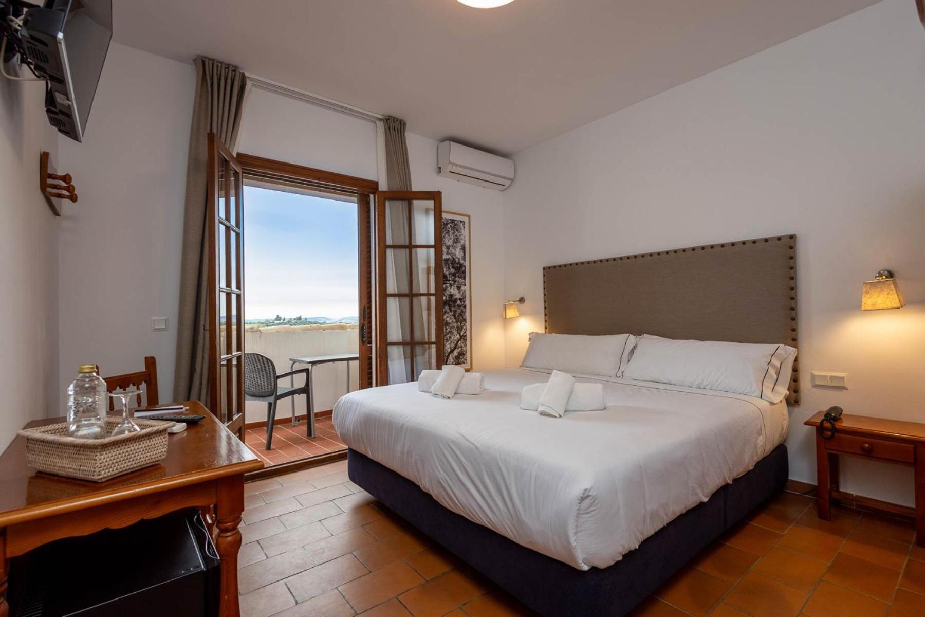 Double or Twin Room - Photo 5