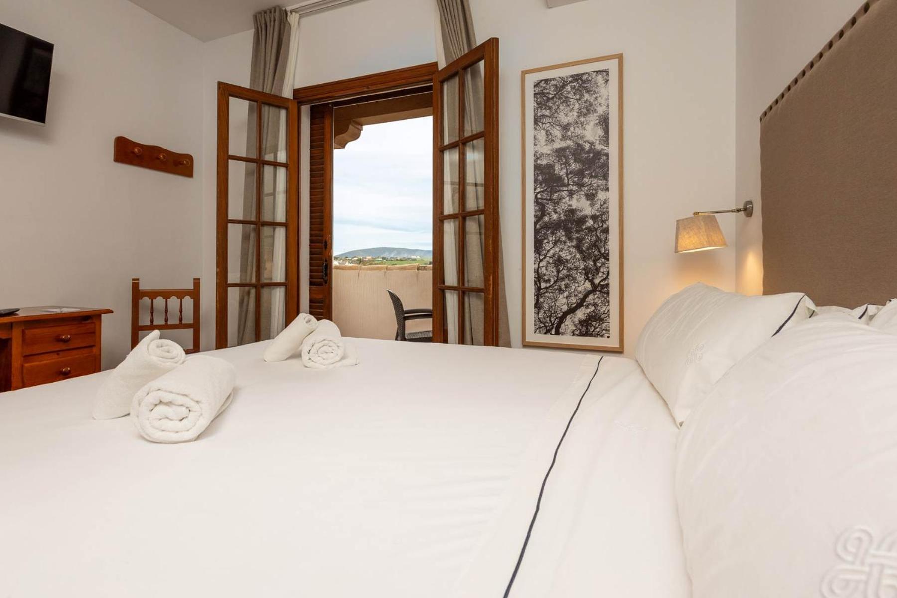 Double or Twin Room - Photo 4