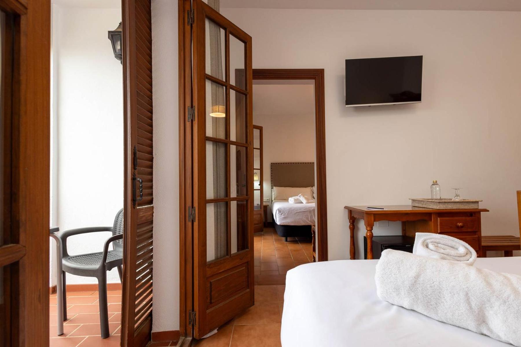 Double or Twin Room - Photo 6