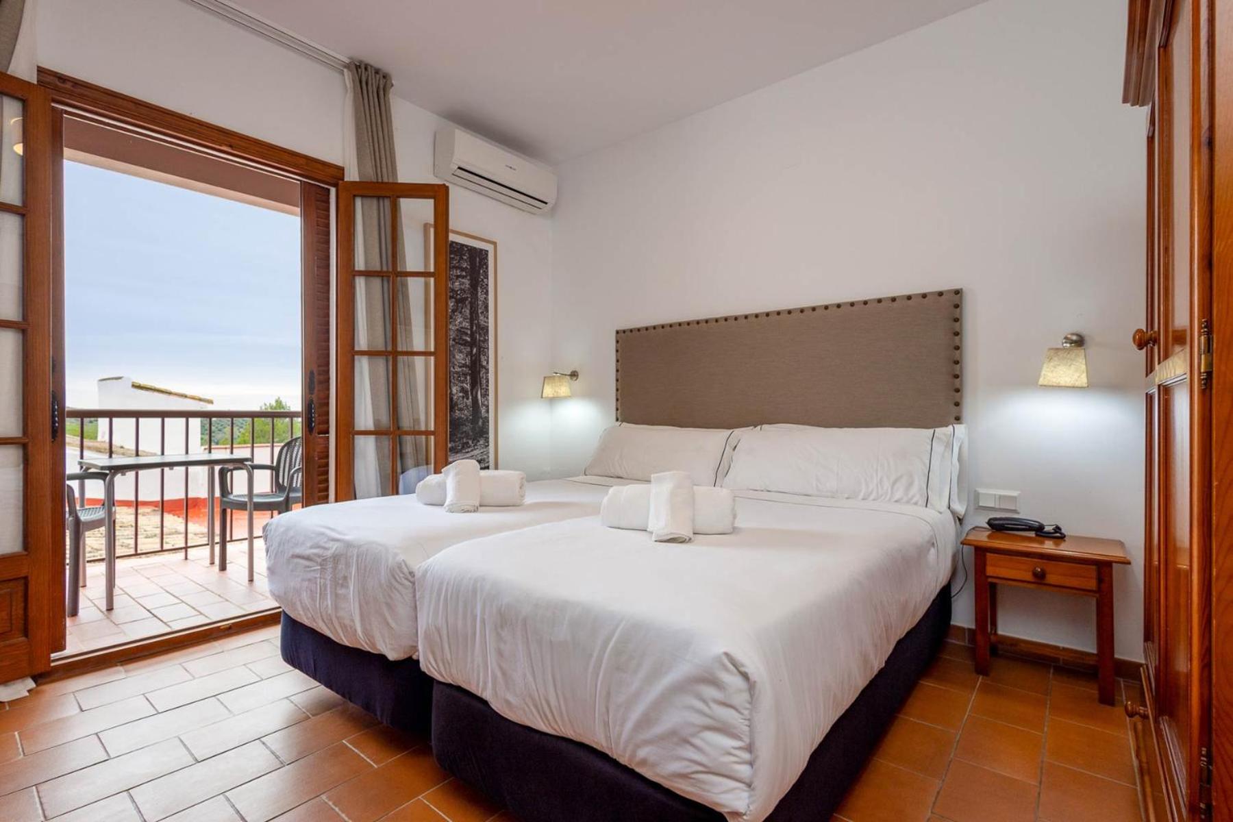 Double or Twin Room - Photo 11