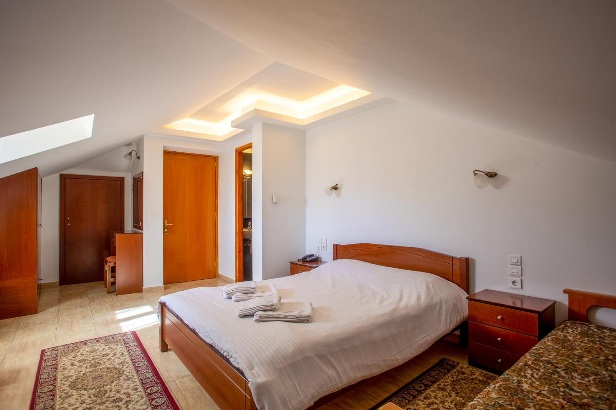 Double Room - Attic photo 3
