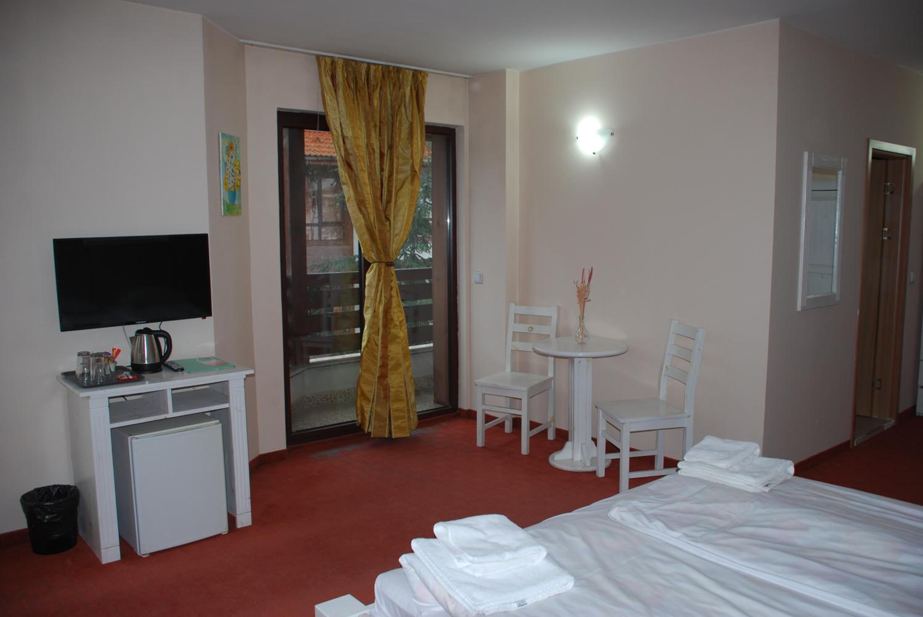 Standard Double or Twin Room photo 2