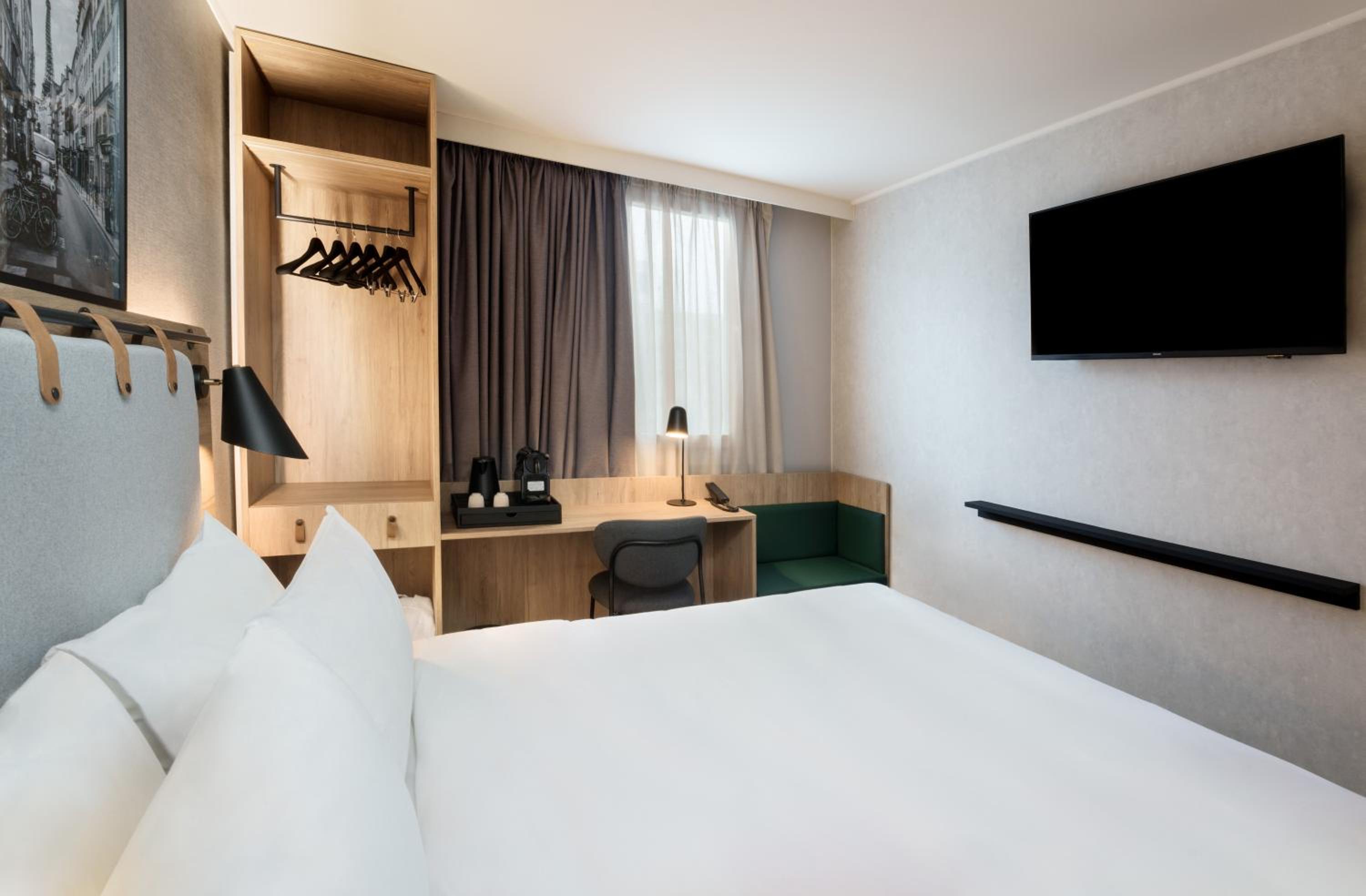 Superior Room - 1 King Bed