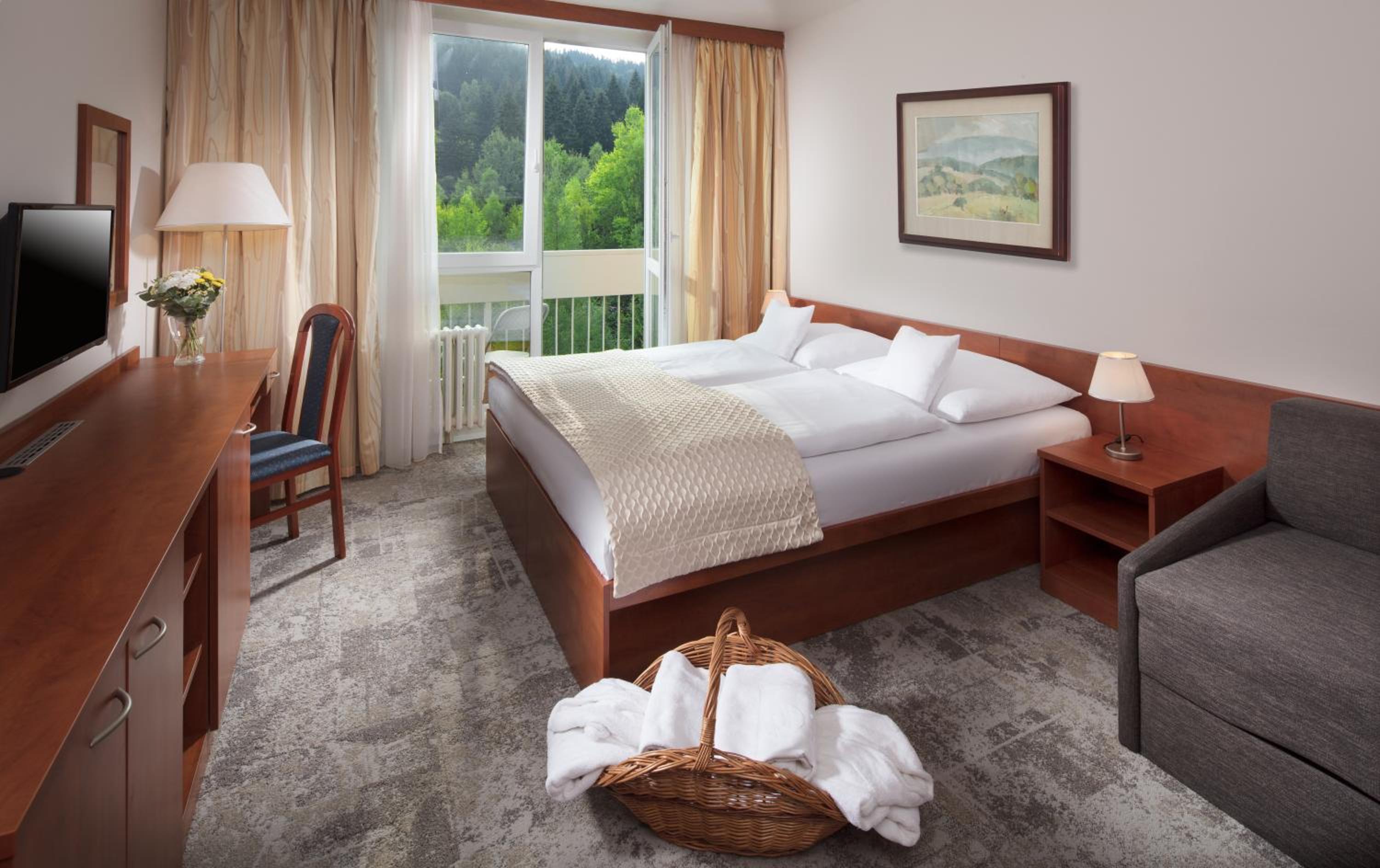 Superior Double or Twin Room with Free Wellness Access - Photo 2