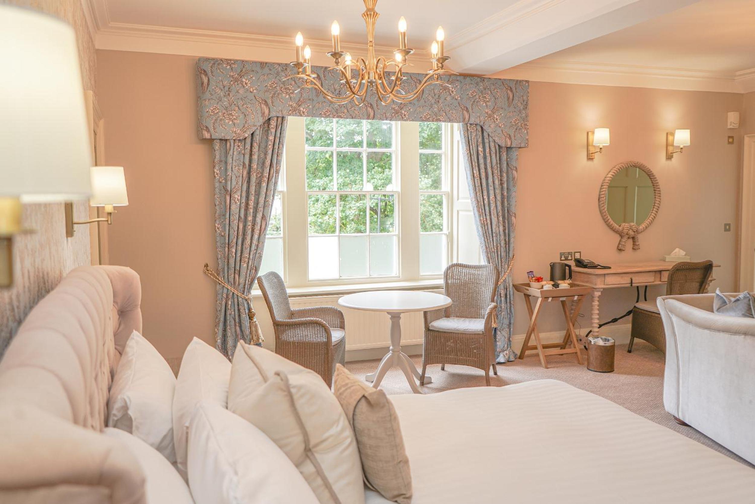 Deluxe Suite - Photo 2