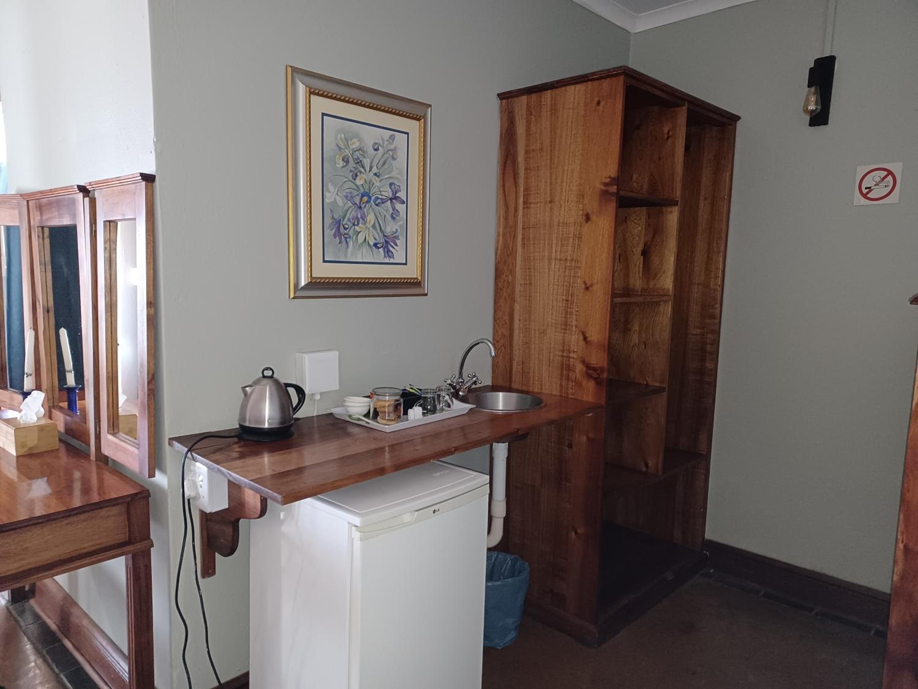 Downstairs Superior Queen with built-in sun porch - Photo 6