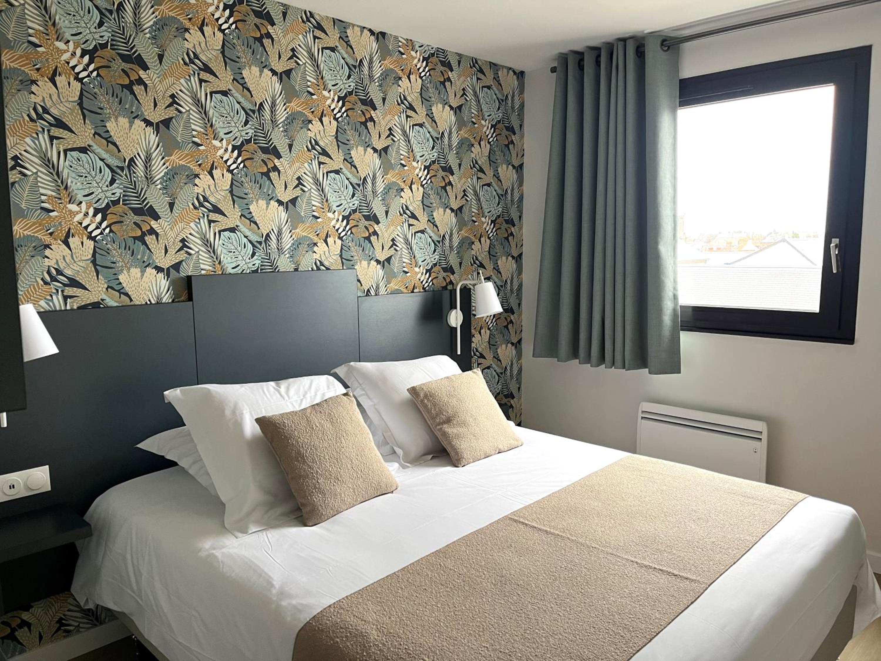 Double Room with Street View
