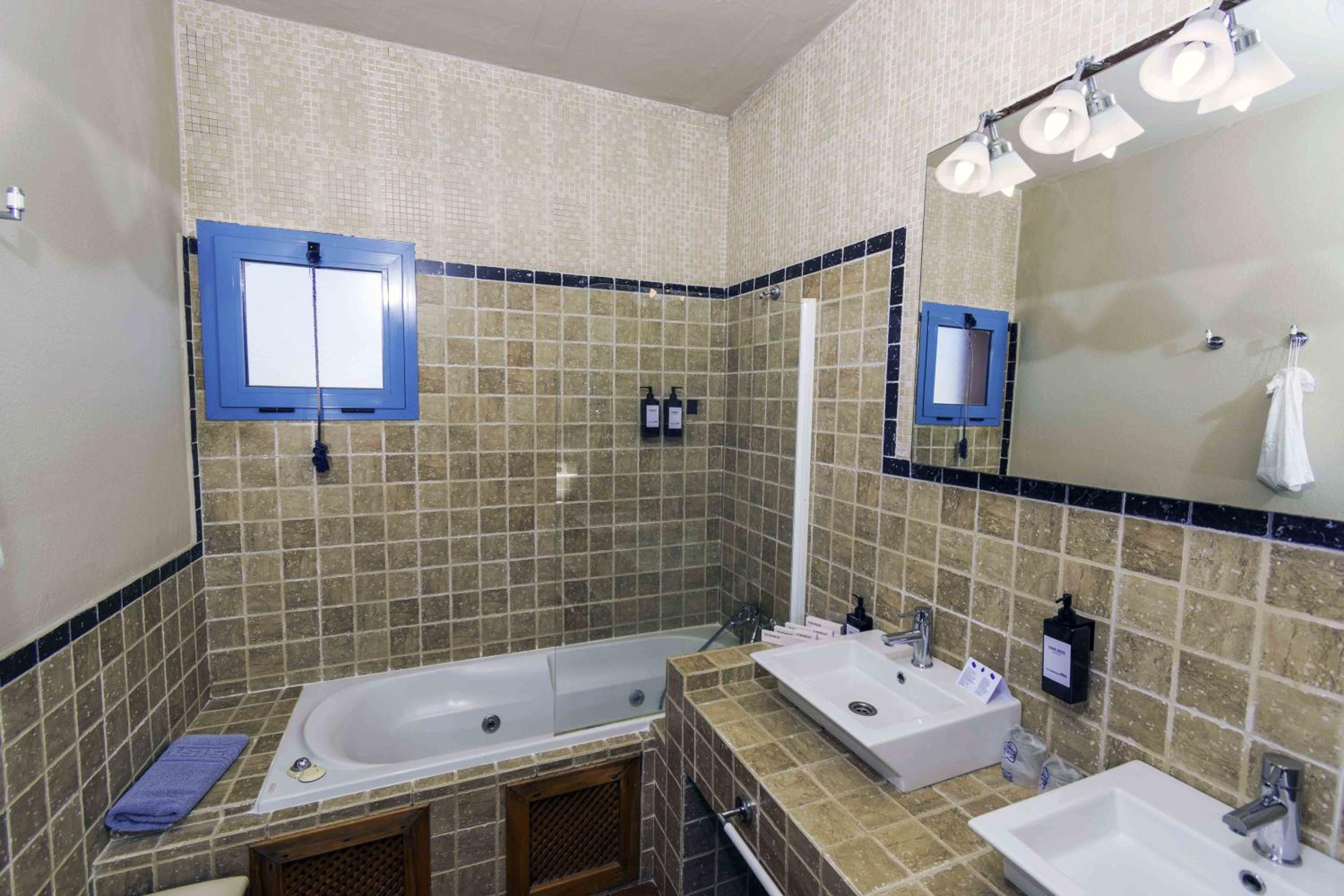Double Room with Private Bathroom photo 3