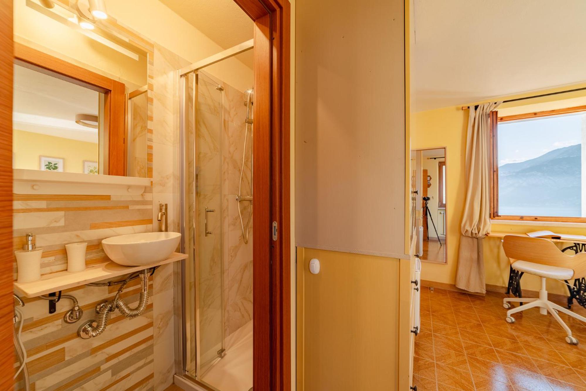 Quadruple Room with Lake View photo 2