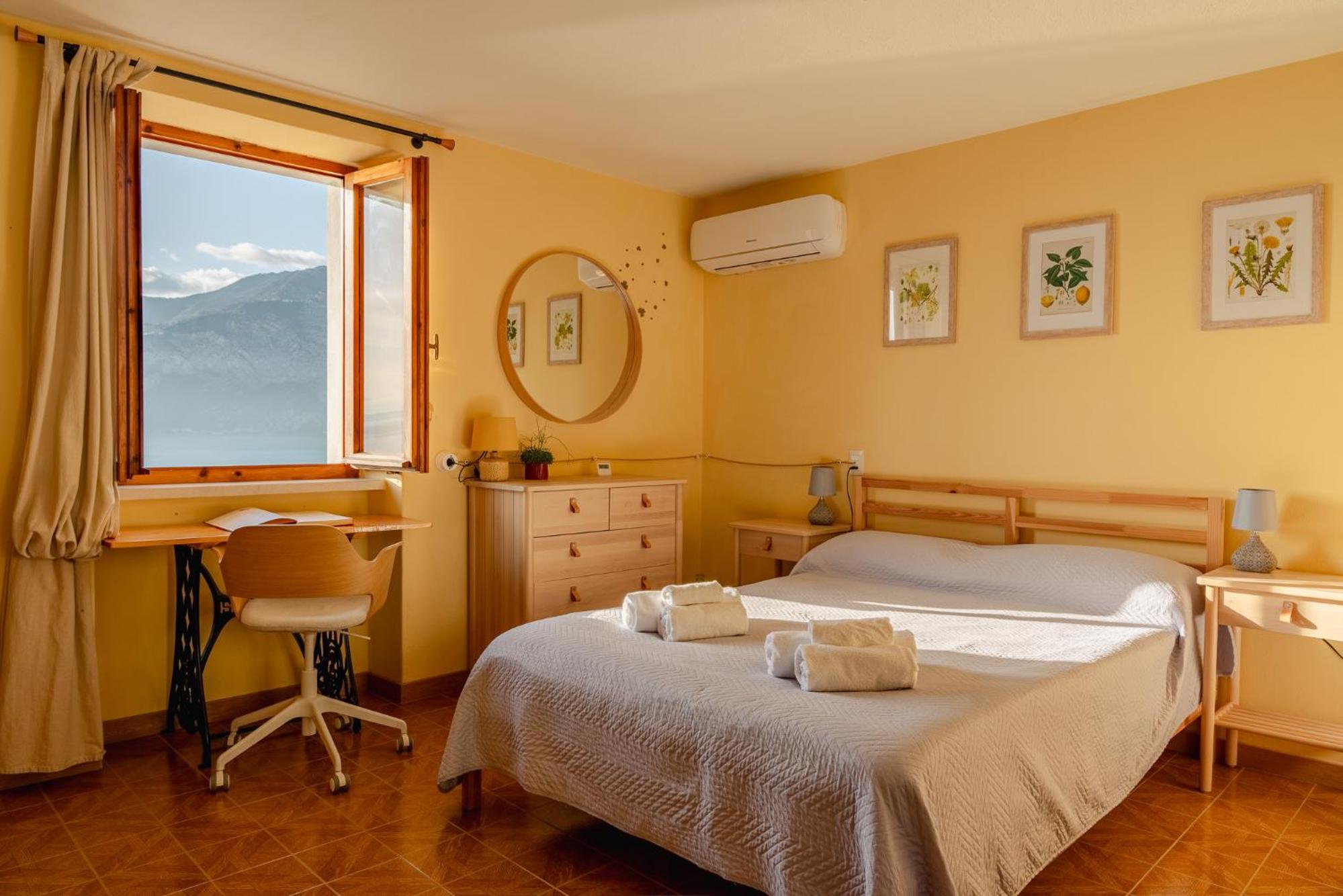 Quadruple Room with Lake View photo 1