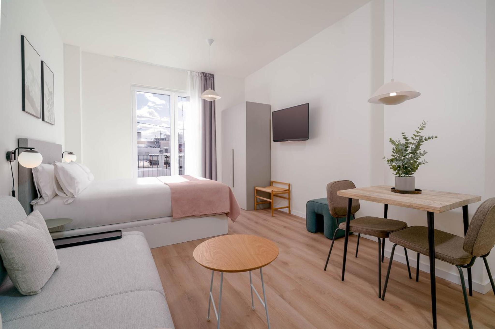 Studio with Balcony - Photo 8