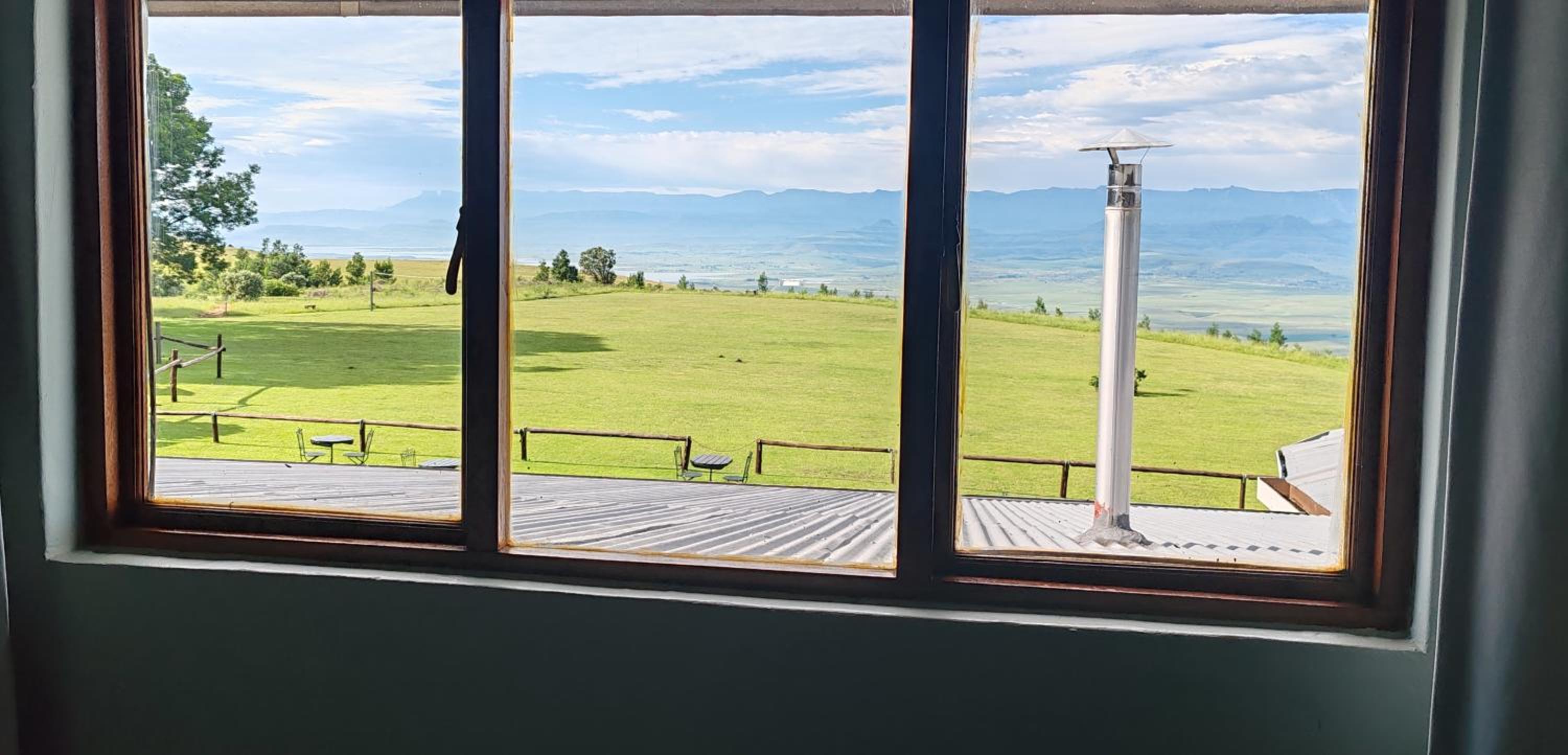 Upstairs Standard Queen with a mountain view photo 2