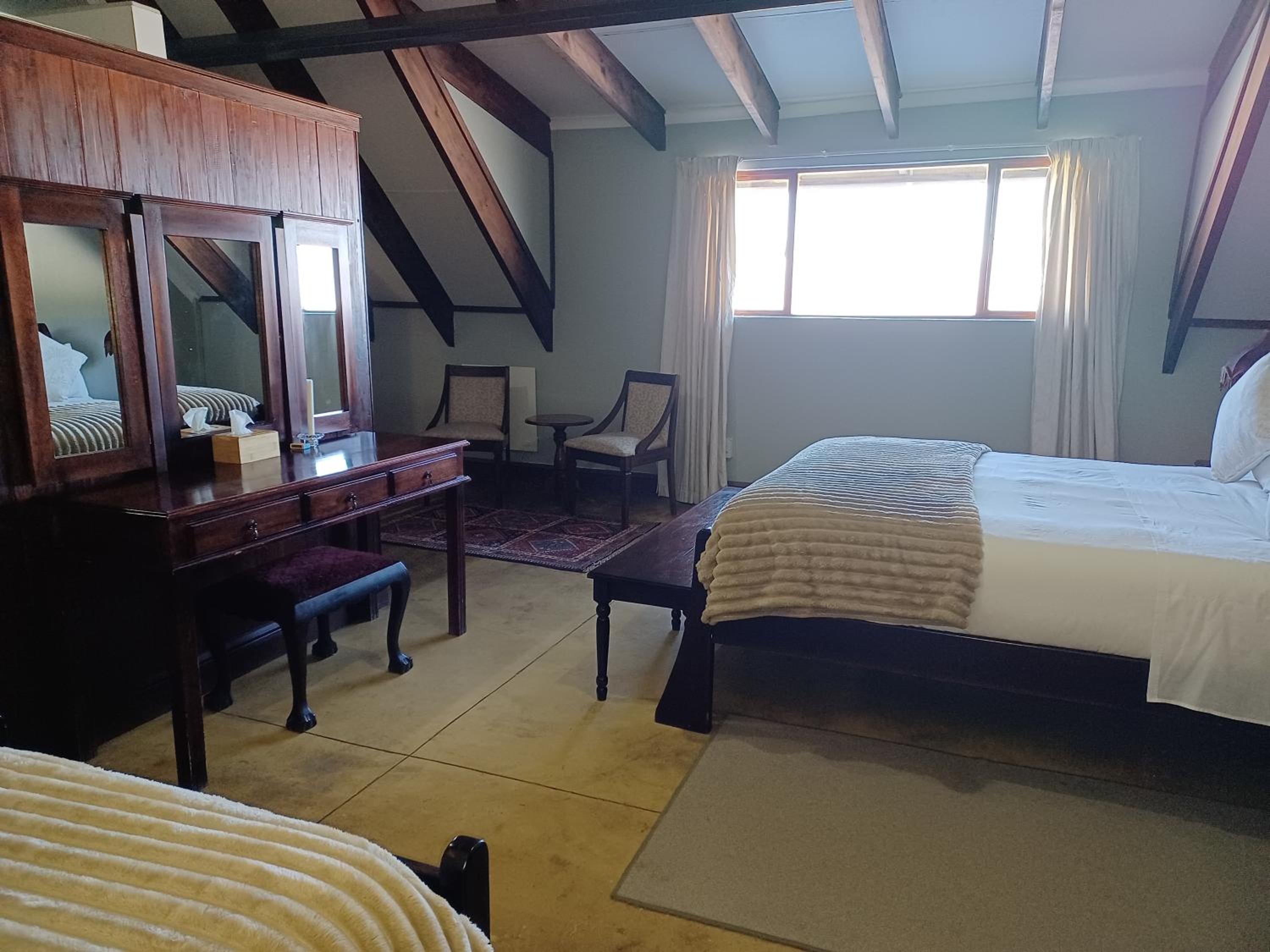 Upstairs Standard Family with a queen and twin beds - Photo 2
