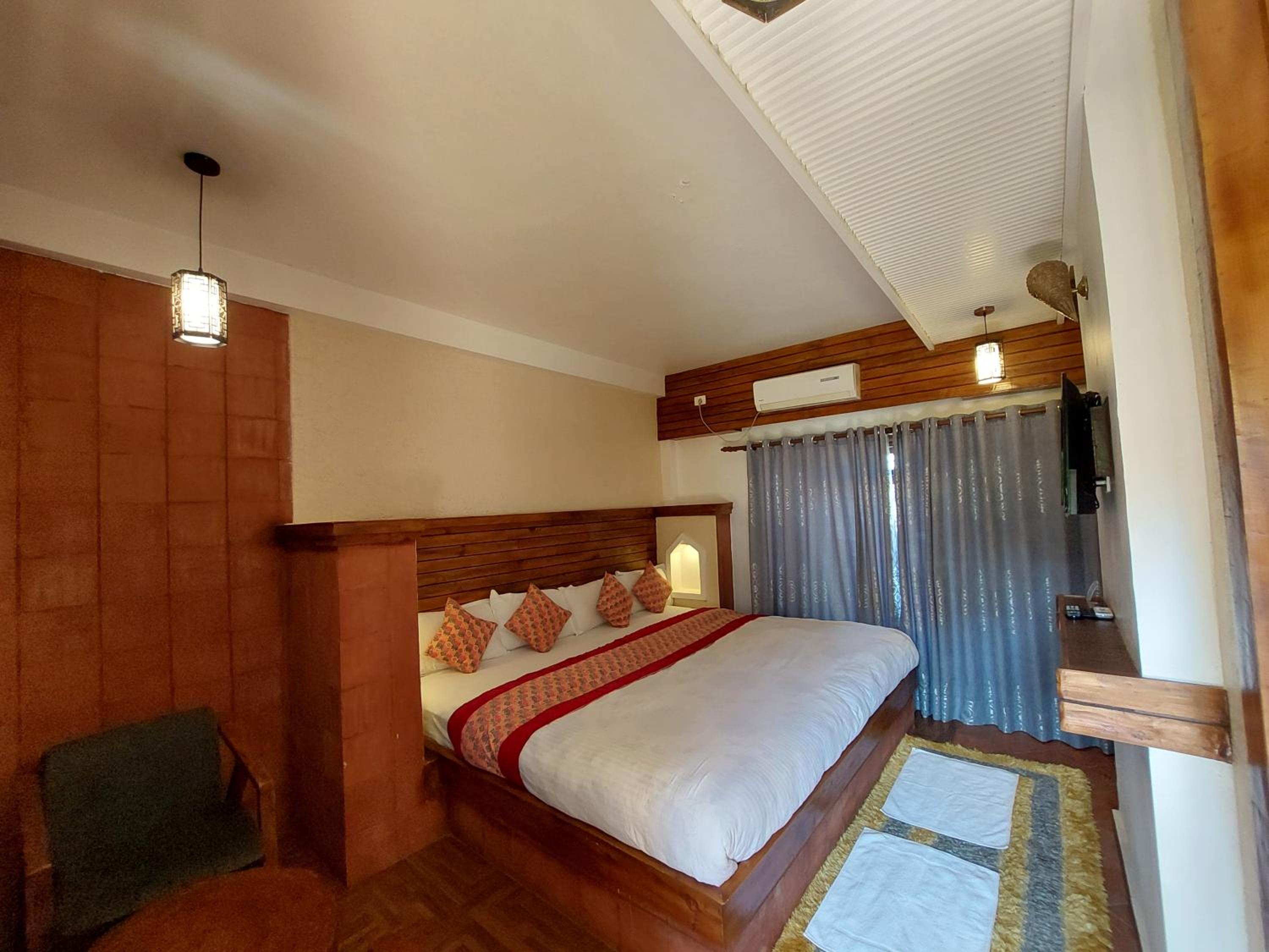 Deluxe King Room